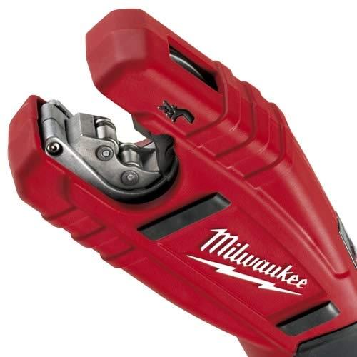 Milwaukee MILC12PC0 4933411920 C 12 PC / 0-versioon akutoitel kompaktne torulõikur – kasutusnäide