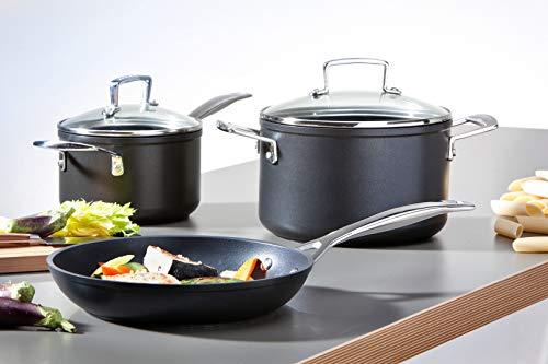 Le Creuset alumiiniumist mittenakkuv pann, Ø 28 cm, sobib kõigile pliiditüüpidele, sealhulgas induktsioonile, antratsiit/hõbe, 51112280010002 – pilt 10