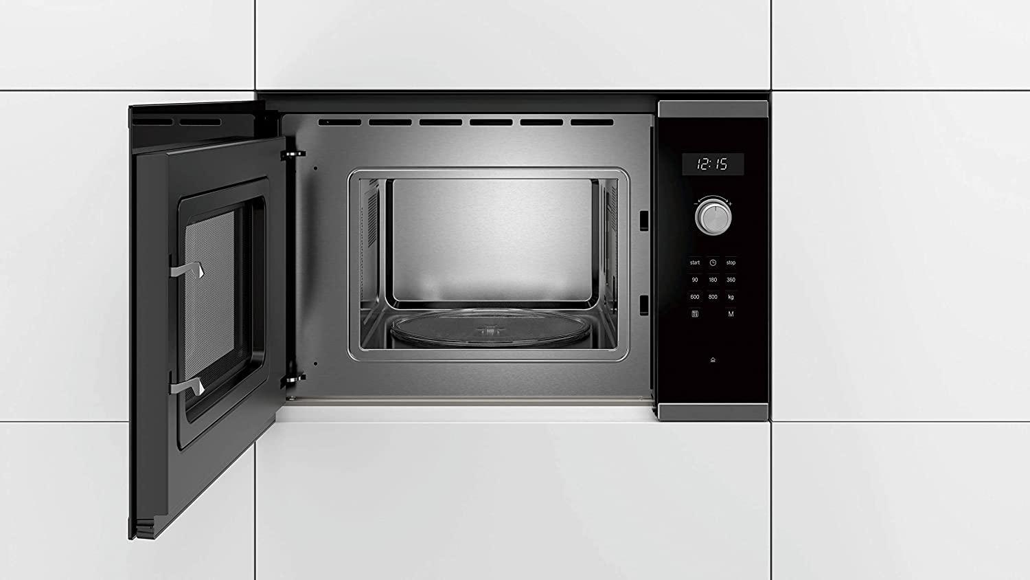 Bosch BFL524MS0 Serie 6 Integreeritav Mikrolaineahi, 38 x 60 cm, 800 W, 25,5 cm pöördalus, vasakpoolne ukseava, AutoPilot 7 automaatprogrammid, puhastustoetus, LED-puuteekraan, roostevaba teras – pakend ja tarvikud