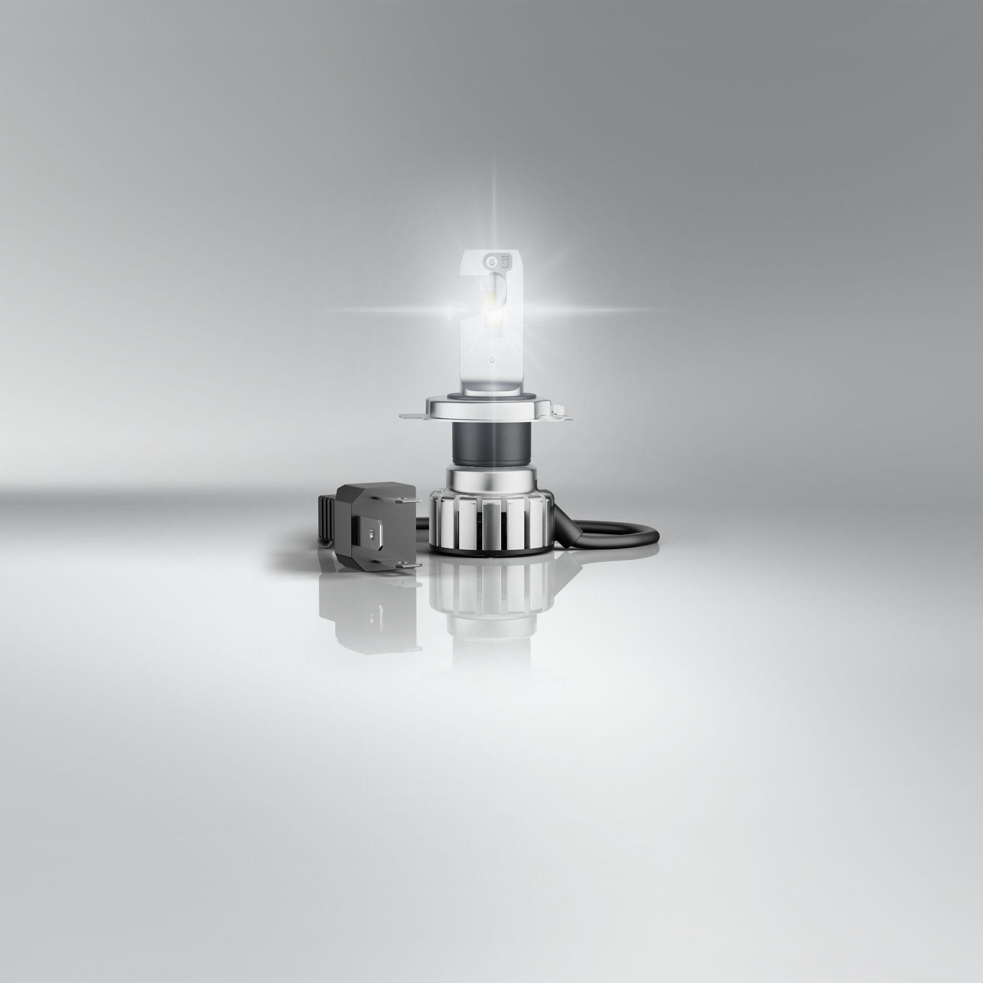 OSRAM NIGHT BREAKER LED SMART H4 mootorratastele; kuni 330% rohkem heledust; 6000K, LED-järelturu lamp mootorratastele tänavakasutuseks, valge – kasutusnäide