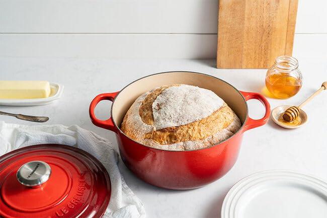 Le Creuset Signature malmist ahjupott kaanega, Ø 24 cm, ümmargune, sobib kõikidele pliiditüüpidele ja induktsioonile, maht: 4,2 l, 4,305 kg, kirsipunane – pilt 7