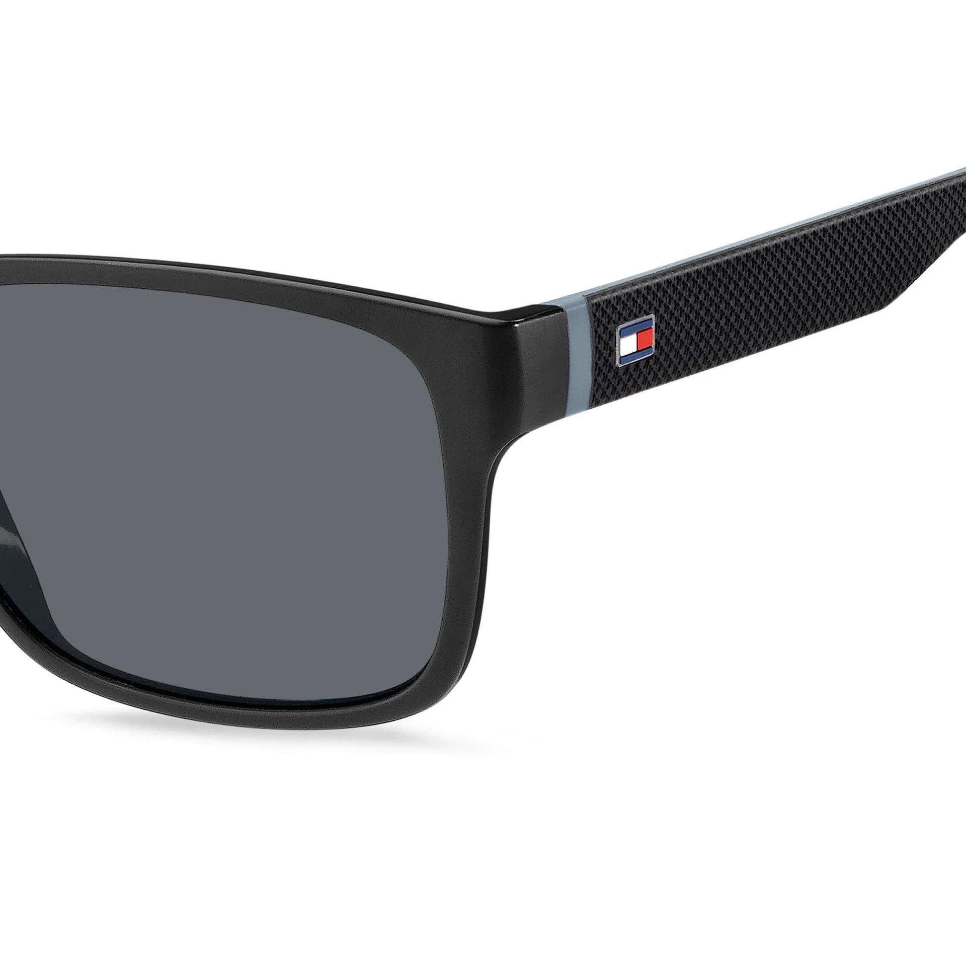 Tommy Hilfiger päikeseprillid TH 1718/S MUST/HALL 56/16/145 meeste prillid – pakend ja tarvikud