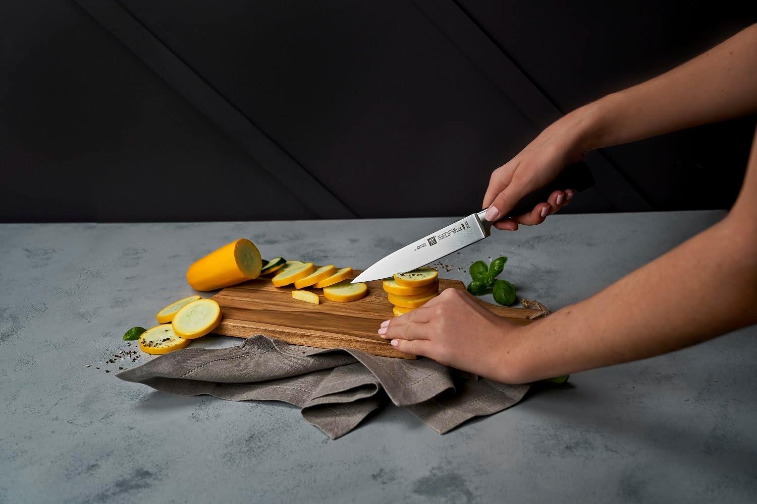 ZWILLING Vier Sterne noakomplekt, 3-osaline (Spick-/kaunistusnuga 10 cm, lihalõikenuga 16 cm, kokanuga 20 cm), roostevaba eriteras, ergonoomiline plastkäepide, must [valmistatud Saksamaal] – pakend ja tarvikud