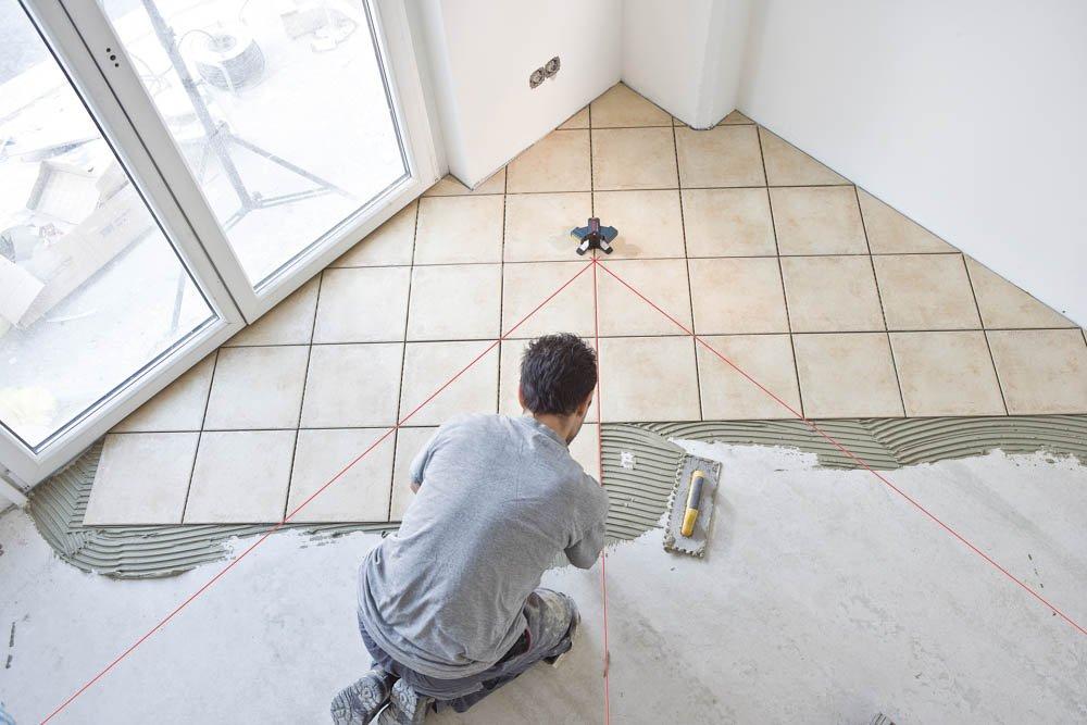 Bosch Professional GTL 3, 20 m tööulatus, IP54 tolmu- ja pritsmekindel, joondusplaat, kaitsekott, laser-sihtplaat – pakend ja tarvikud