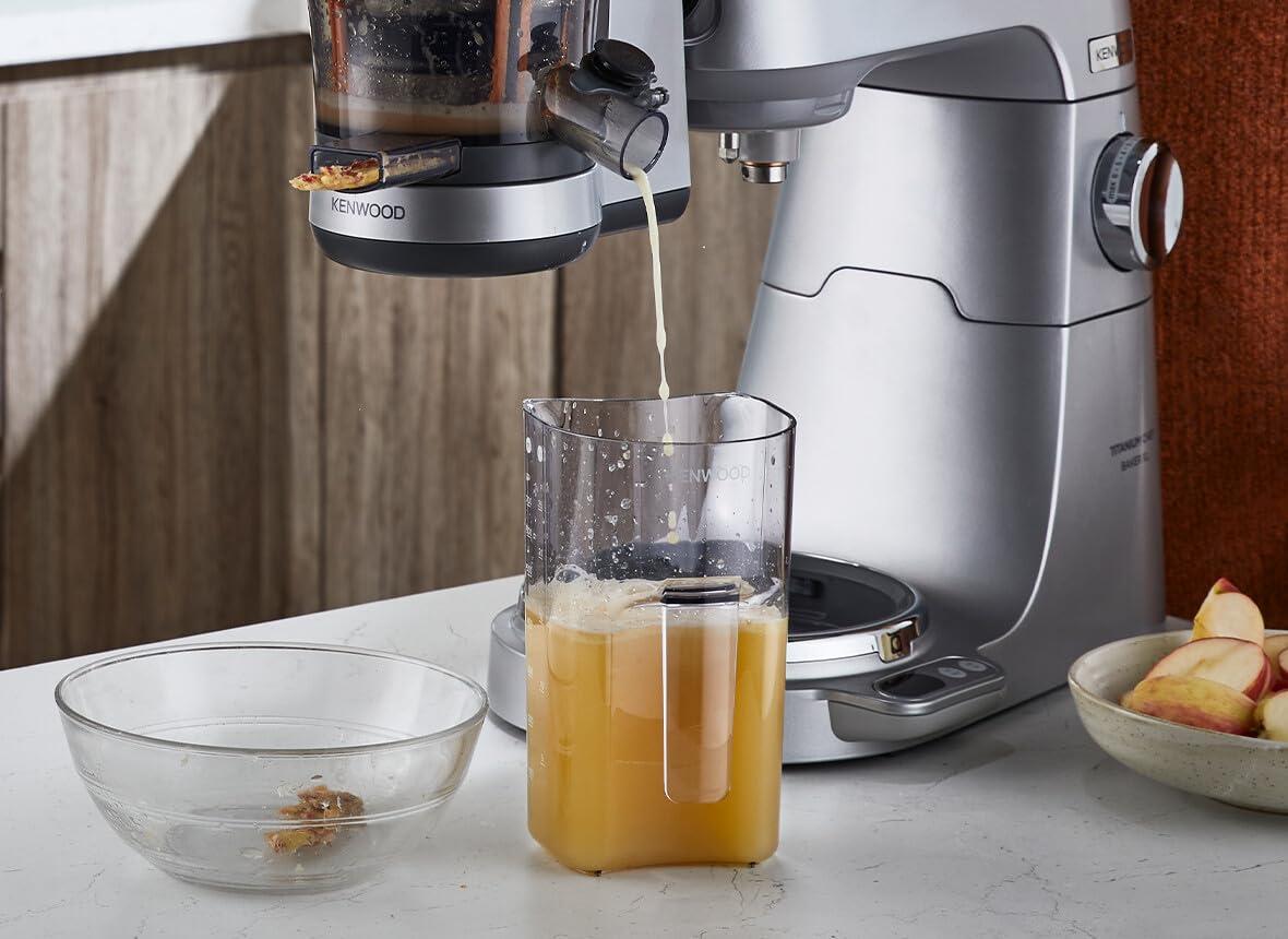 Kenwood aeglane mahlapress KAX720PL lisavarustus Kenwood köögimasinatele, elektriline mahlapress 400 ml mahlamahuti ja tilgalukuga, hõbehall – kasutusnäide