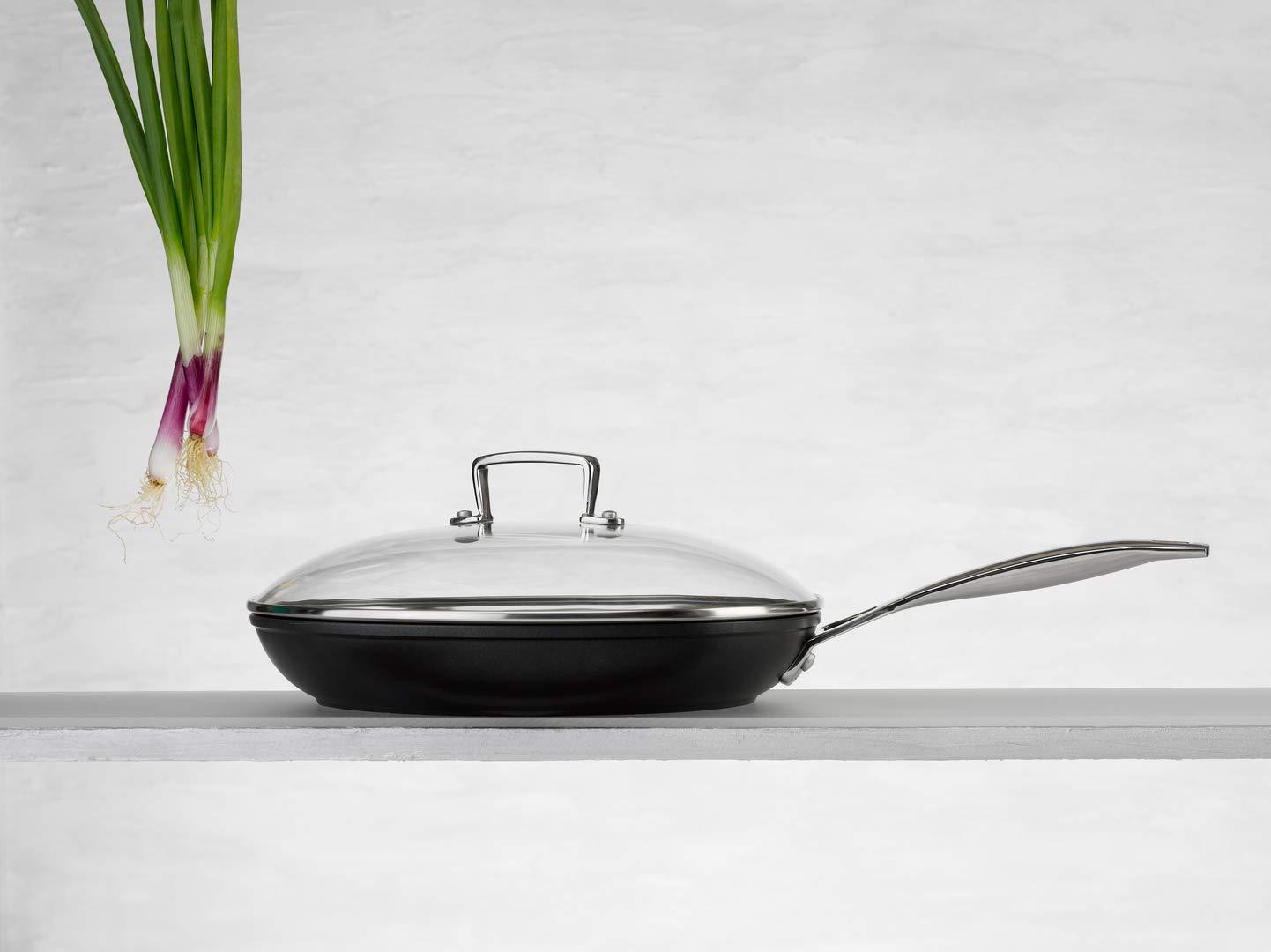 Le Creuset alumiiniumist mittenakkuv pann, Ø 28 cm, sobib kõigile pliiditüüpidele, sealhulgas induktsioonile, antratsiit/hõbe, 51112280010002 – lisavaade