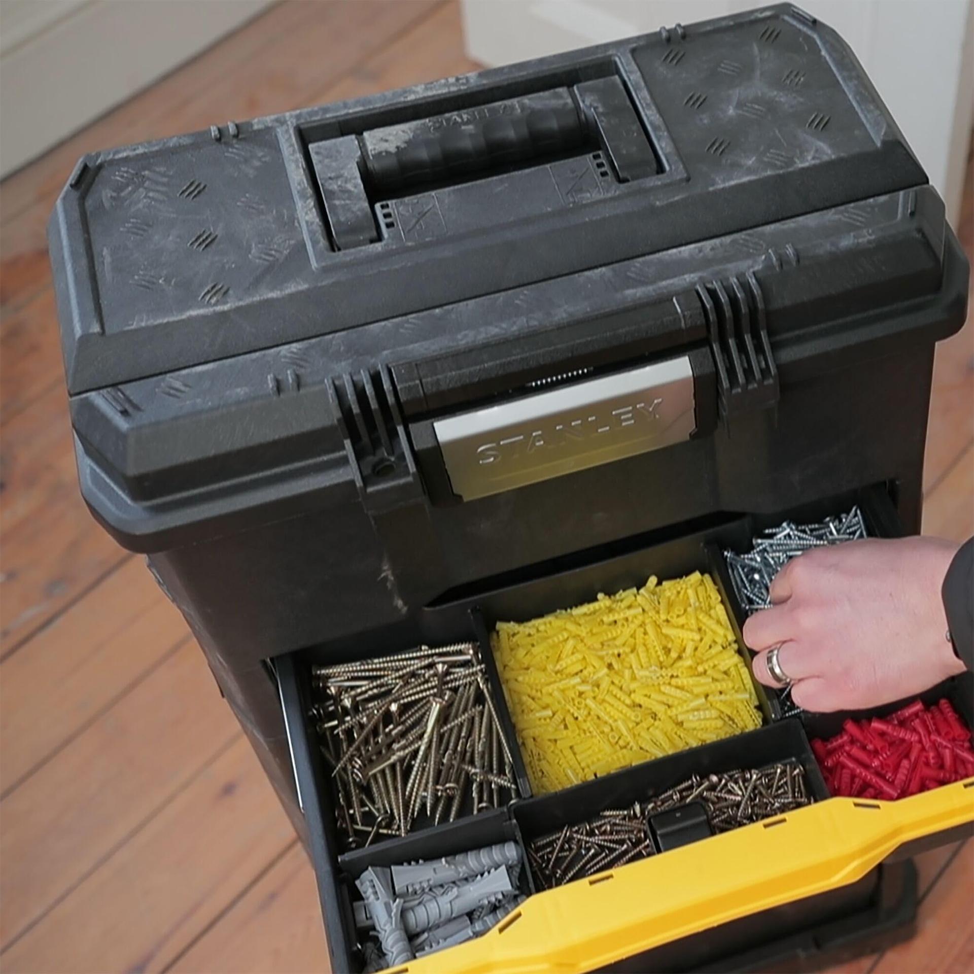 Stanley Veerev Töökoja Tööriistakast Metall-Plastik 1-79-206 – Tühi Tööriistakäru 3 Mooduliga – Mitmekülgne Lahendus Väikestele ja Suurematele Tööriistadele – kasutusnäide