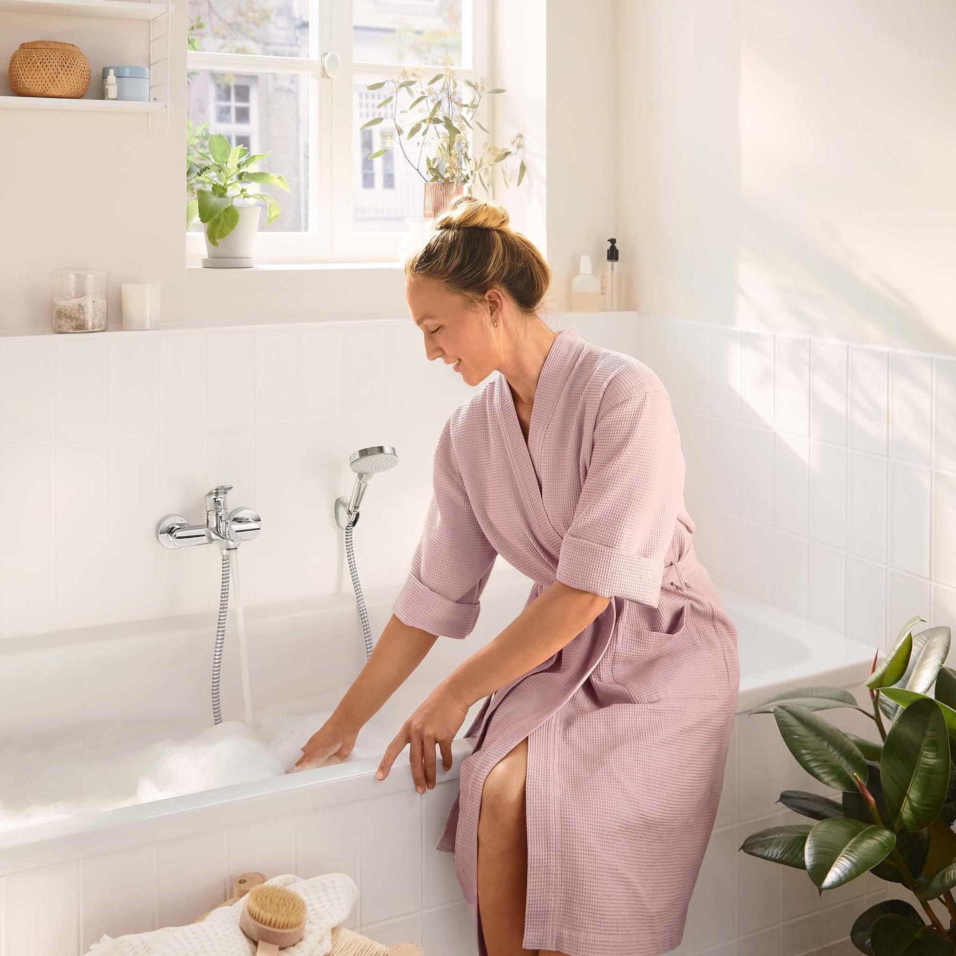 hansgrohe vannisegisti Rebris S, pealispidine vannitoa segisti 2 funktsiooniga, kroom – kasutusnäide