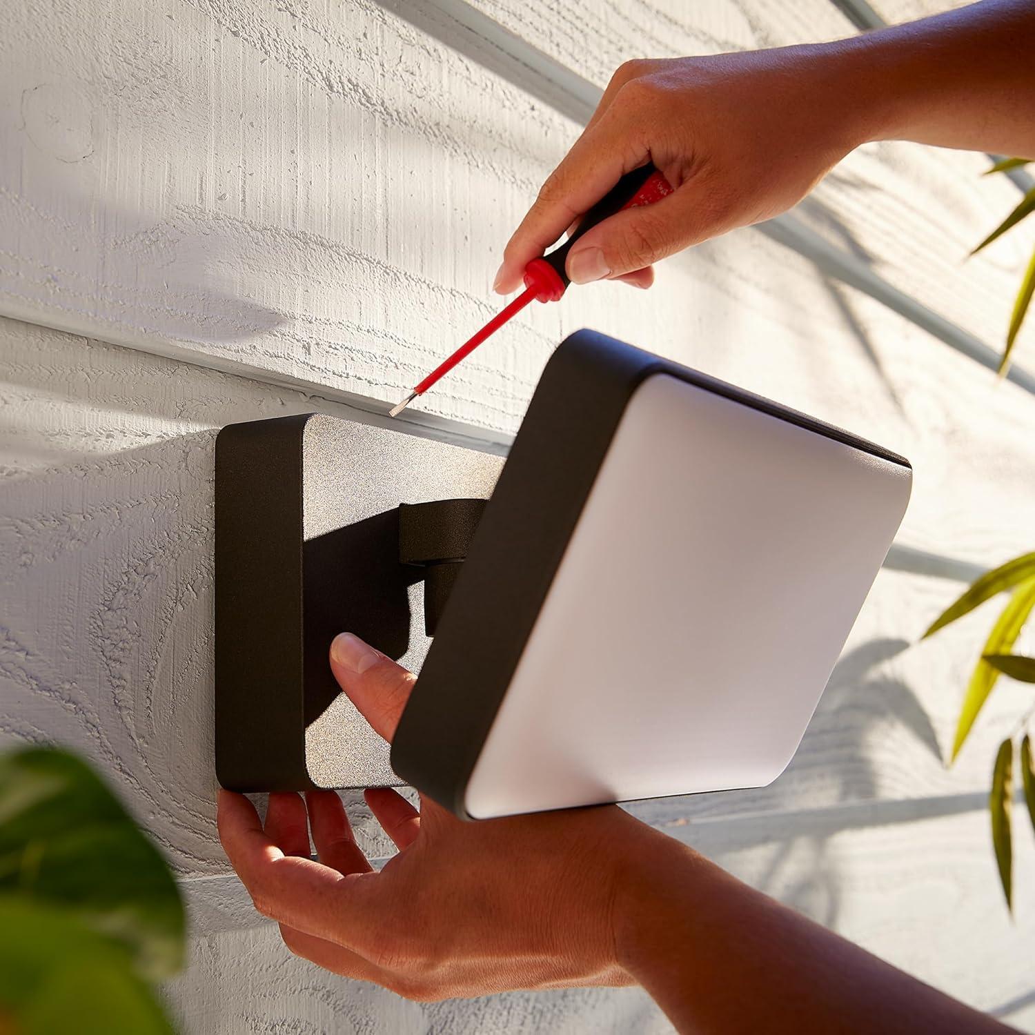Philips Hue White Welcome välisvalgusti (2.600 lm), hämardatav õue seinavalgusti Hue valgustussüsteemiga, soe kuni külmvalge valgus, nutikas valgusjuhtimine hääle ja rakenduse kaudu, must – pakend ja tarvikud