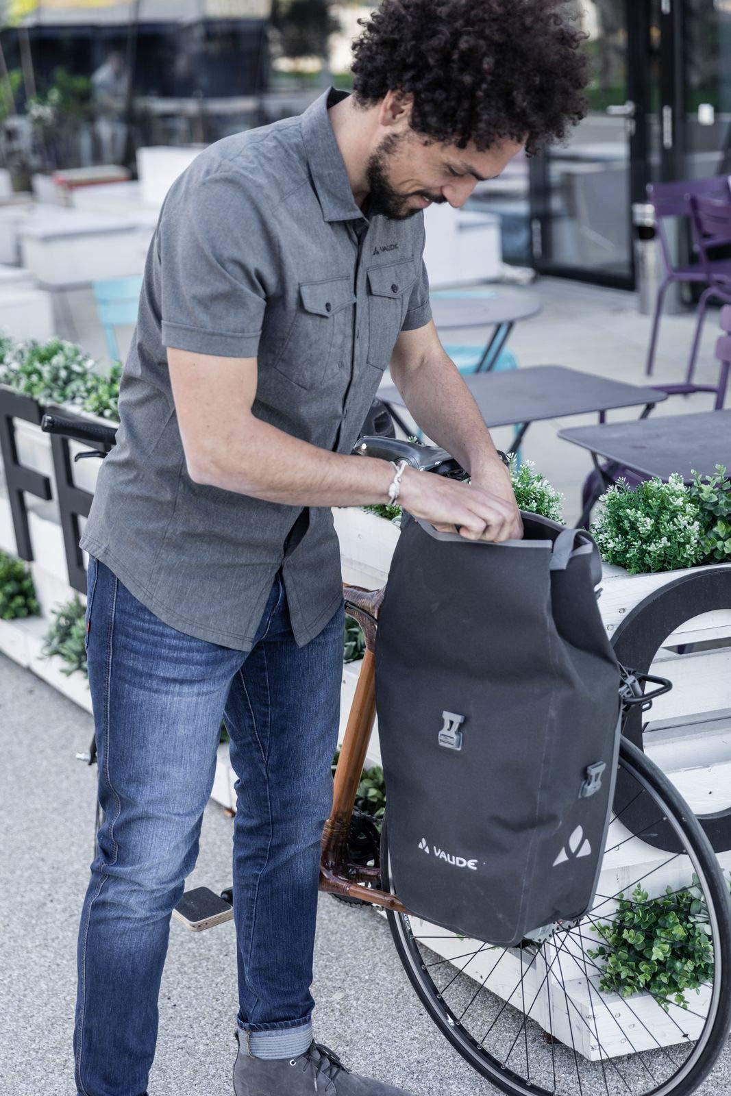 VAUDE Aqua Back Deluxe Single – Jalgrattakott – 1 tagumine pakiraamikott (24L) – veekindel – valmistatud Saksamaal – kasutusnäide