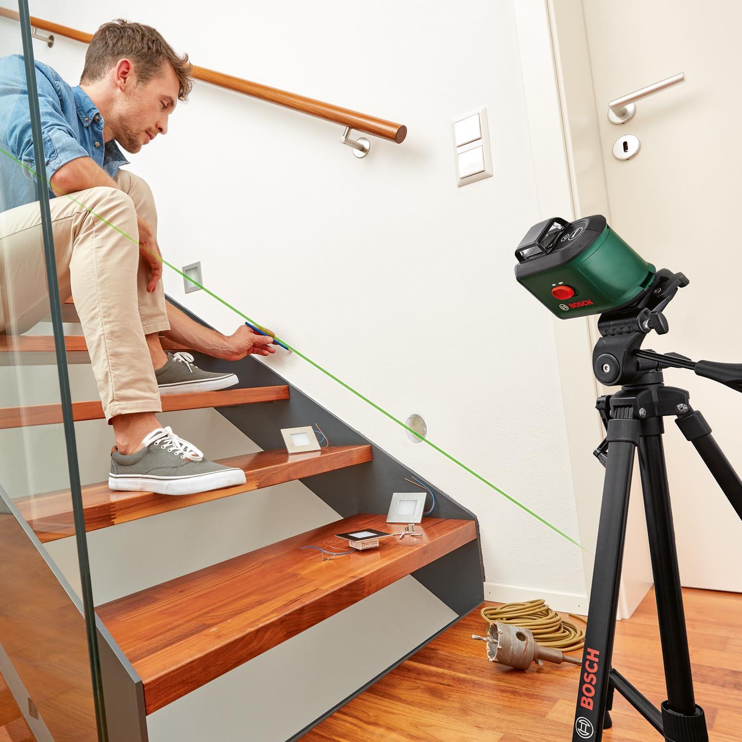 Bosch ristjoonlaser UniversalLevel 360 koos universaalklambri MM 3 ja premium-statiiviga TT 150 (vertikaalsed + horisontaalsed laserjooned, 360° joondamiseks terves ruumis, karbis) – pilt 8