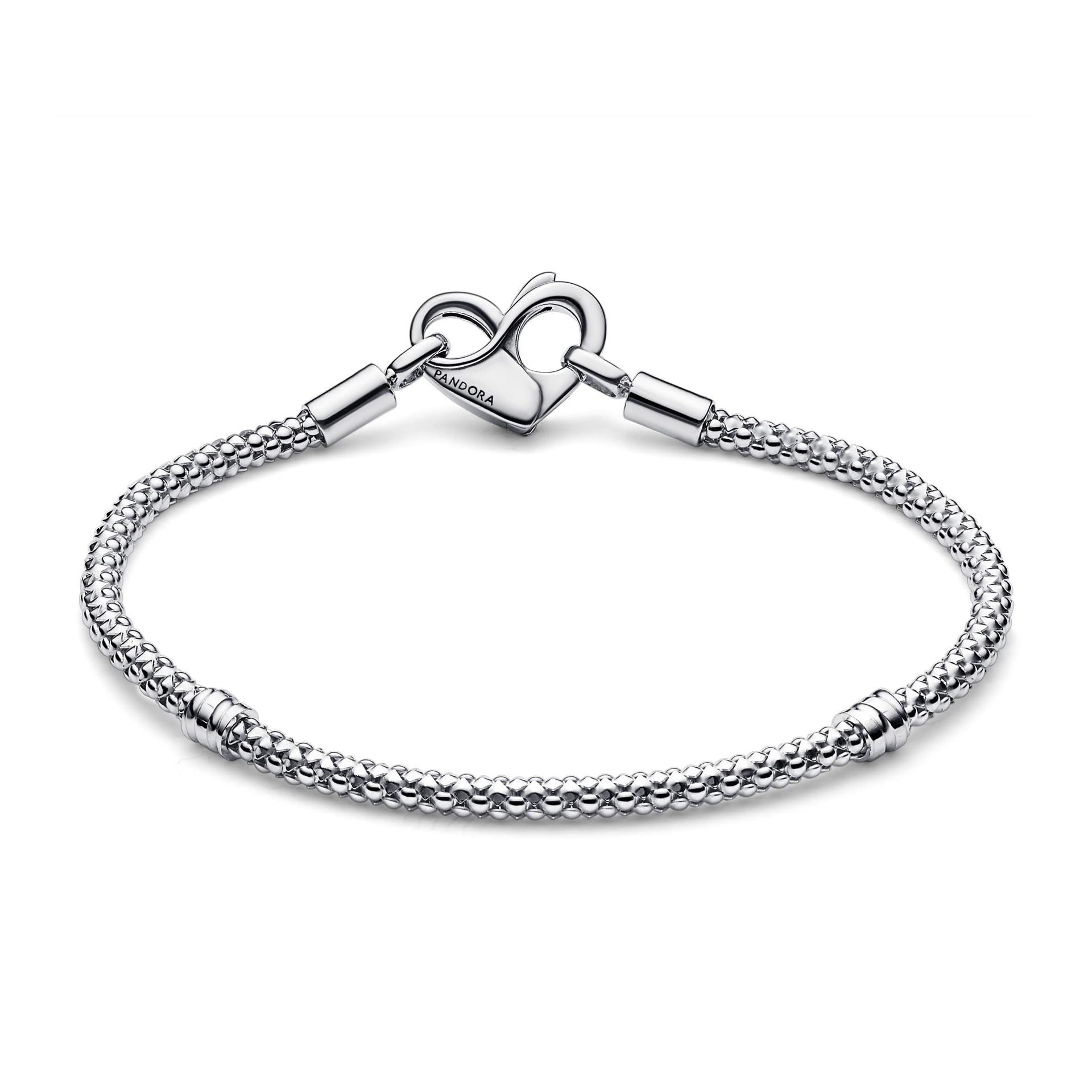 PANDORA käevõru lõpmatuse südameklõpsuga, 925 sterlinghõbe, hõbedane, sobib PANDORA Moments käevõrudega, pikkus: 18 cm, 592453C00-18 – detailne vaade