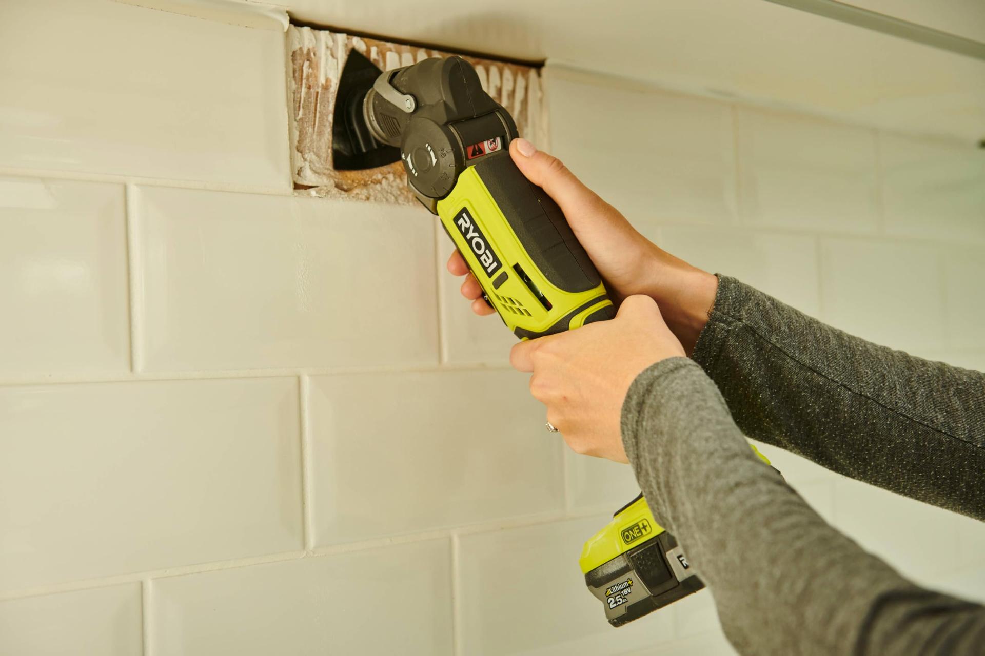 RYOBI 18V ONE+ Aku-Multitööriist R18MT-0, Mitmekülgne Tööriist Kipsseintele, Renoveerimiseks ja Paigalduseks, Kiire Tarvikute Vahetus, 6 Kiiruseastet, Vibratsioonivastane Käepide – pilt 7