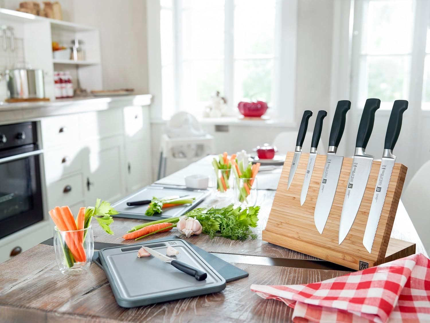 ZWILLING Vier Sterne noakomplekt, 3-osaline (Spick-/kaunistusnuga 10 cm, lihalõikenuga 16 cm, kokanuga 20 cm), roostevaba eriteras, ergonoomiline plastkäepide, must [valmistatud Saksamaal] – lisavaade