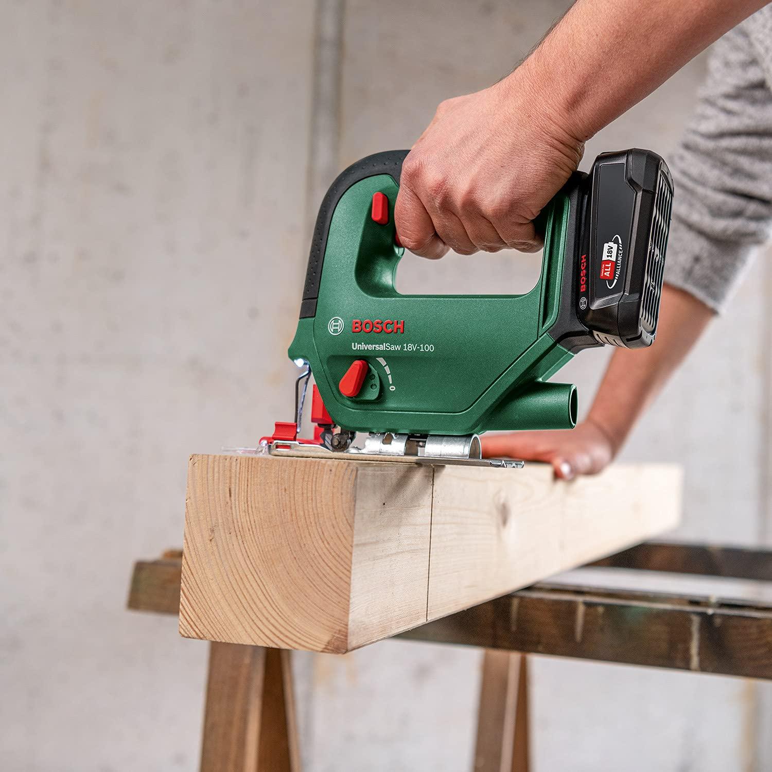Bosch Akutikksaag UniversalSaw 18V-100 (ilma akuta, 18V süsteem, 15-osaline tikksaelehtede komplekt, karbis) – Amazon Edition – pakend ja tarvikud