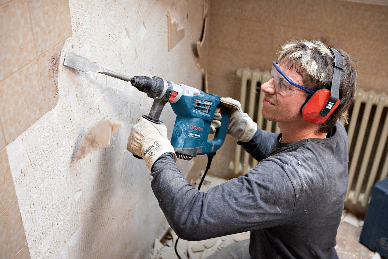 Bosch Professional puurvasar GBH 4-32 DFR (SDS-plus vahetatav padrun, lisakäepide, 13mm kiirpadrun, tööriistakohver) – pakend ja tarvikud