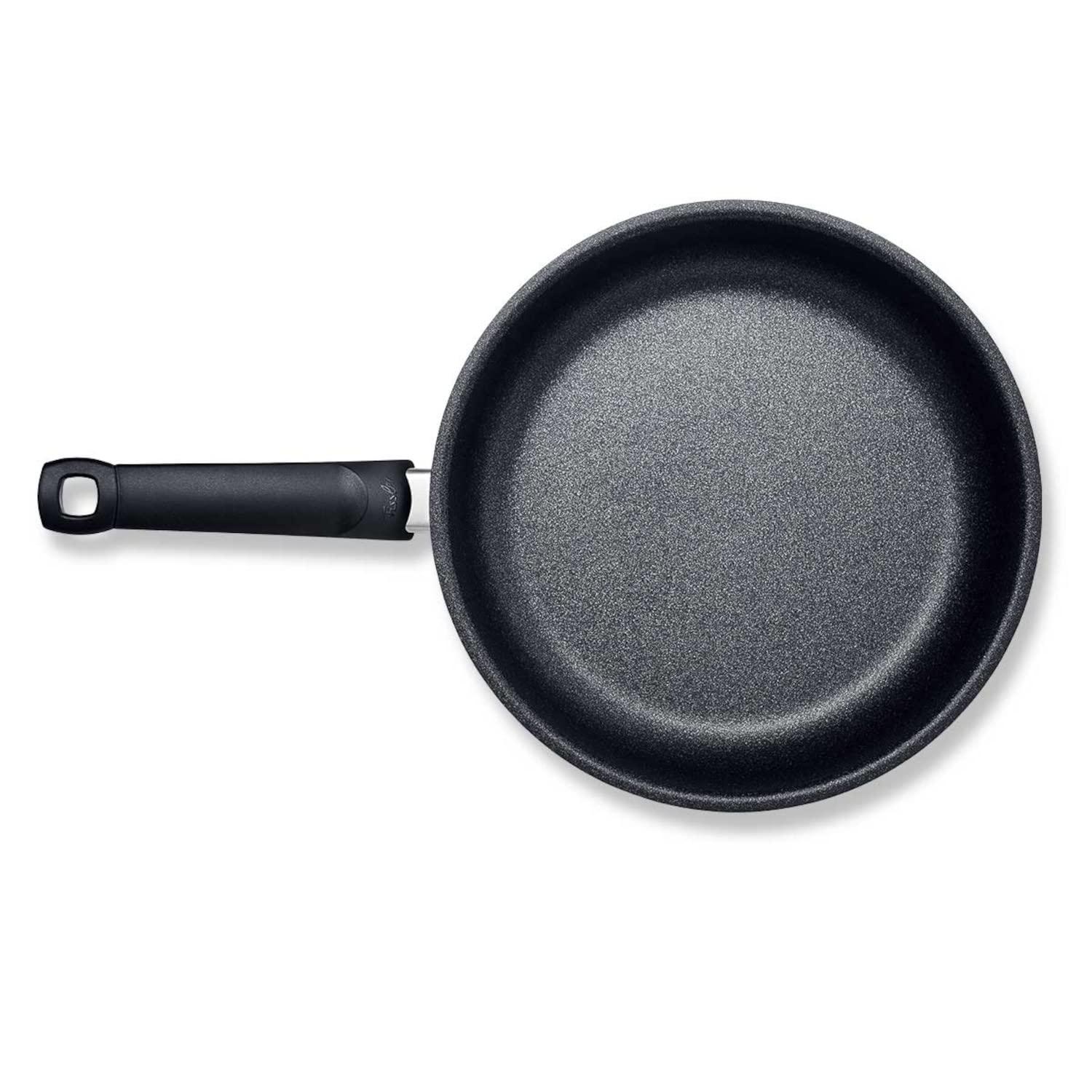 Fissler Adamant Premium – kriimustuskindel mittenakkuv roostevabast terasest pann (Ø 28 cm), induktsiooniga ühilduv, hõbedane – kasutusnäide
