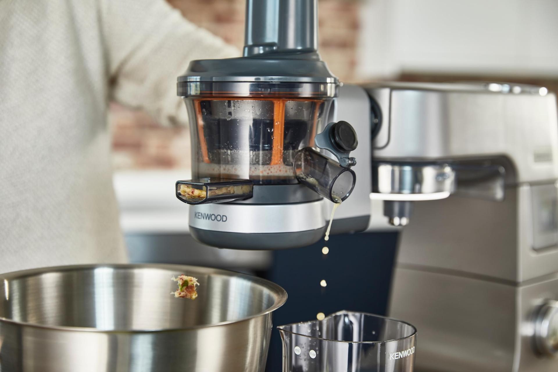 Kenwood aeglane mahlapress KAX720PL lisavarustus Kenwood köögimasinatele, elektriline mahlapress 400 ml mahlamahuti ja tilgalukuga, hõbehall – detailne vaade