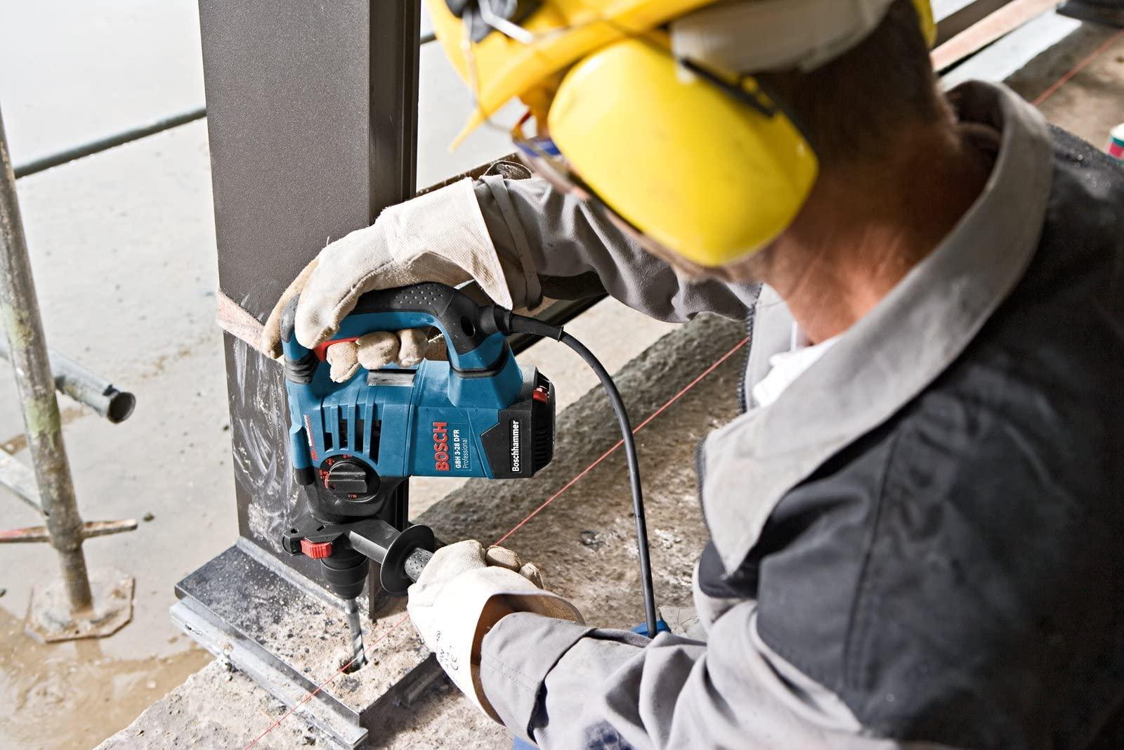 Bosch Professional puurvasar GBH 3-28 DRE (sh kiirpadrun 13 mm, vahetatav padrun SDS-plus, sügavuspiirik 210 mm, lisakäepide, määretuub, masinariie, L-BOXX) – kasutusnäide