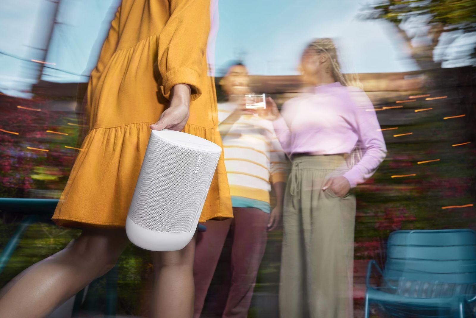 Sonos Move 2 | Kaasaskantav WiFi kõlar WiFi ja Bluetoothiga, ühilduv Amazon Alexaga, vähemalt 24 tundi aku kestvust ja juhtmevaba laadimisjaam – Valge – pilt 6