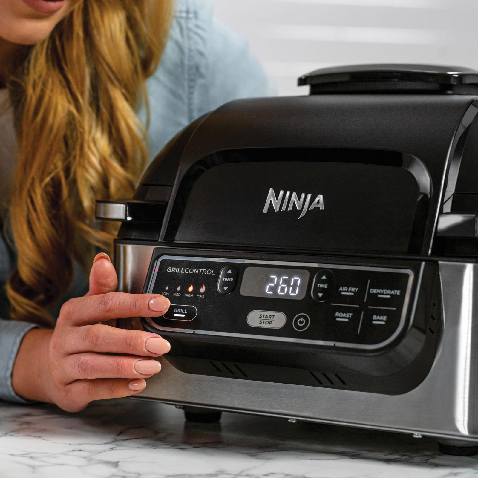 Ninja Foodi Grill & Airfryer, 5,7L kuumaõhufritüür, Air Fryer, nõudepesumasinas pestavad osad, 5-in-1, Must/Hõbedane AG301EU – kasutusnäide