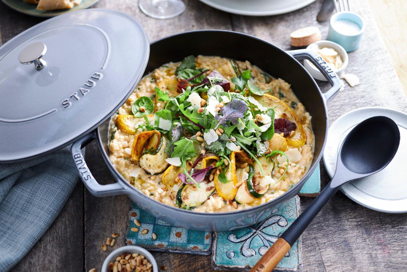 STAUB malmist hautamisnõu, Chistera tilgustruktuur kaanes optimaalseks niisutamiseks, Ümar 28 cm, 3,7 L, Sobib kõigile pliiditüüpidele, sealhulgas induktsioon & ahjule, Grafiit hall – lisavaade