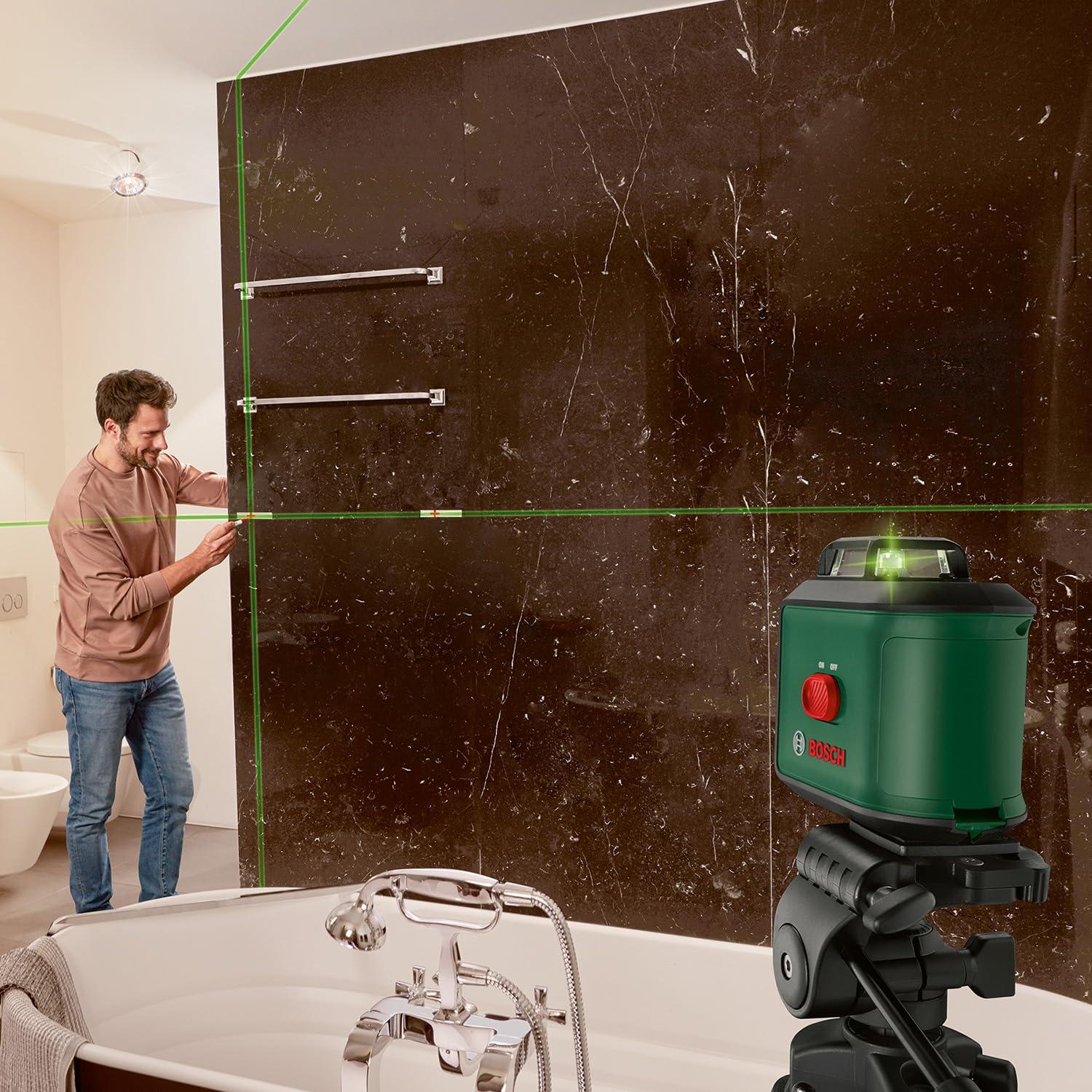 Bosch ristjoonlaser UniversalLevel 360 koos universaalklambri MM 3 ja premium-statiiviga TT 150 (vertikaalsed + horisontaalsed laserjooned, 360° joondamiseks terves ruumis, karbis) – kasutusnäide