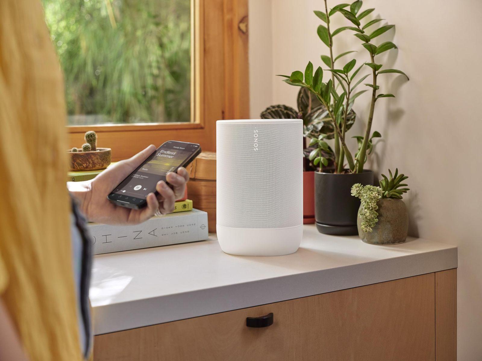 Sonos Move 2 | Kaasaskantav WiFi kõlar WiFi ja Bluetoothiga, ühilduv Amazon Alexaga, vähemalt 24 tundi aku kestvust ja juhtmevaba laadimisjaam – Valge – pilt 9