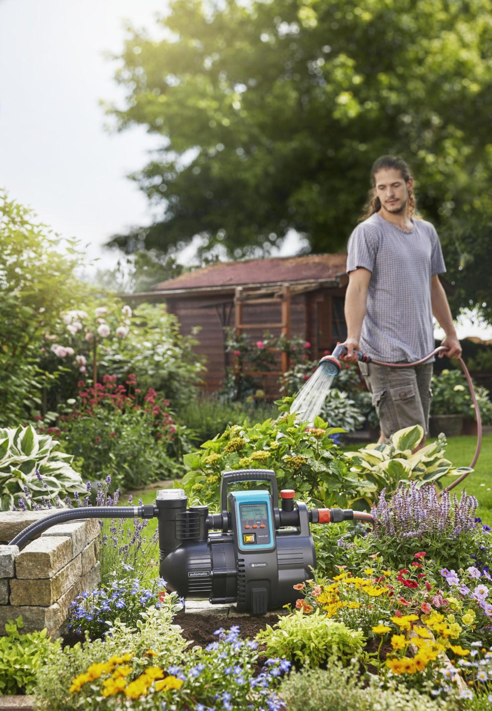 Gardena Comfort koduveepump 5000/5E LCD: veepump LC-ekraaniga, energiasäästlik, vooluhulk 5000 l/h, 1300W mootor termokaitselülitiga, kuivalt töötamise kaitse (1759-20) – kasutusnäide