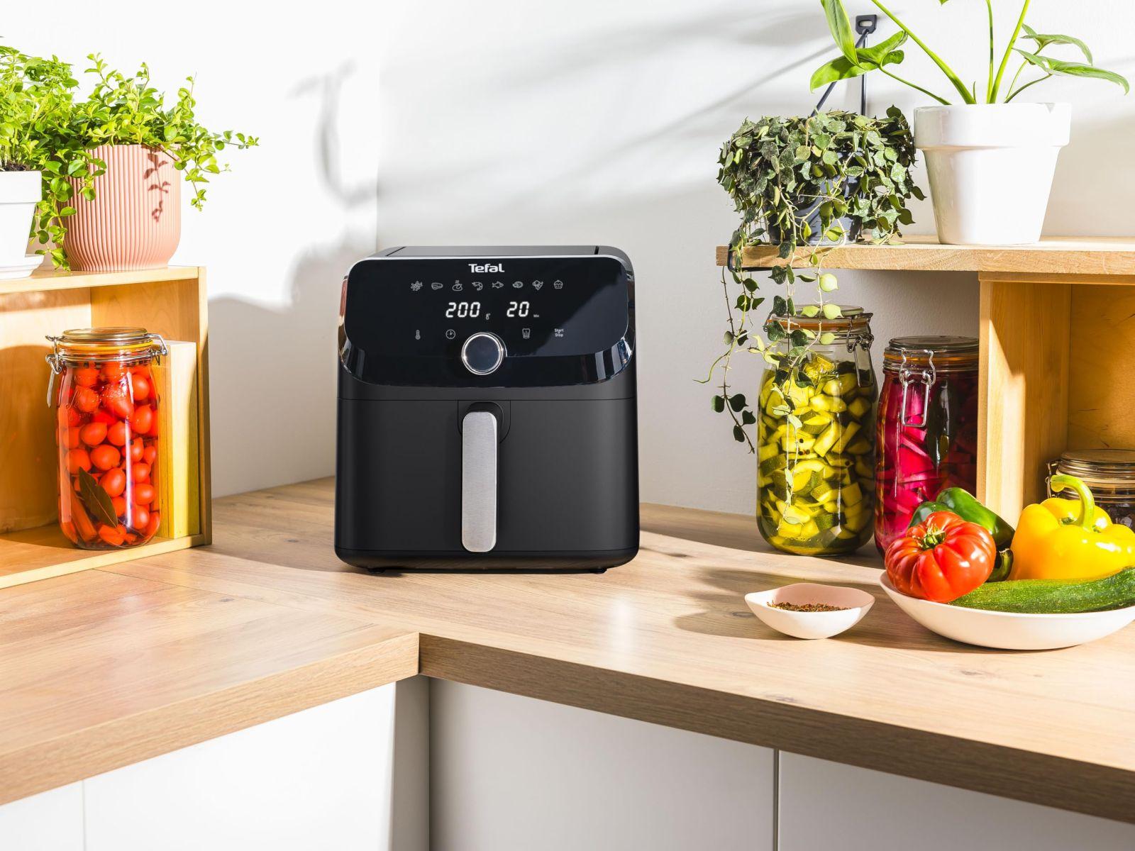 Tefal Easy Fry Mega kuumaõhufritüür, 7,5 liitrit, kuni 8 inimesele, 99% vähem rasva, 8 automaatset küpsetusprogrammi, digitaalne ekraan, nõudepesumasinas pestav, must, EY8558E0 – pilt 6