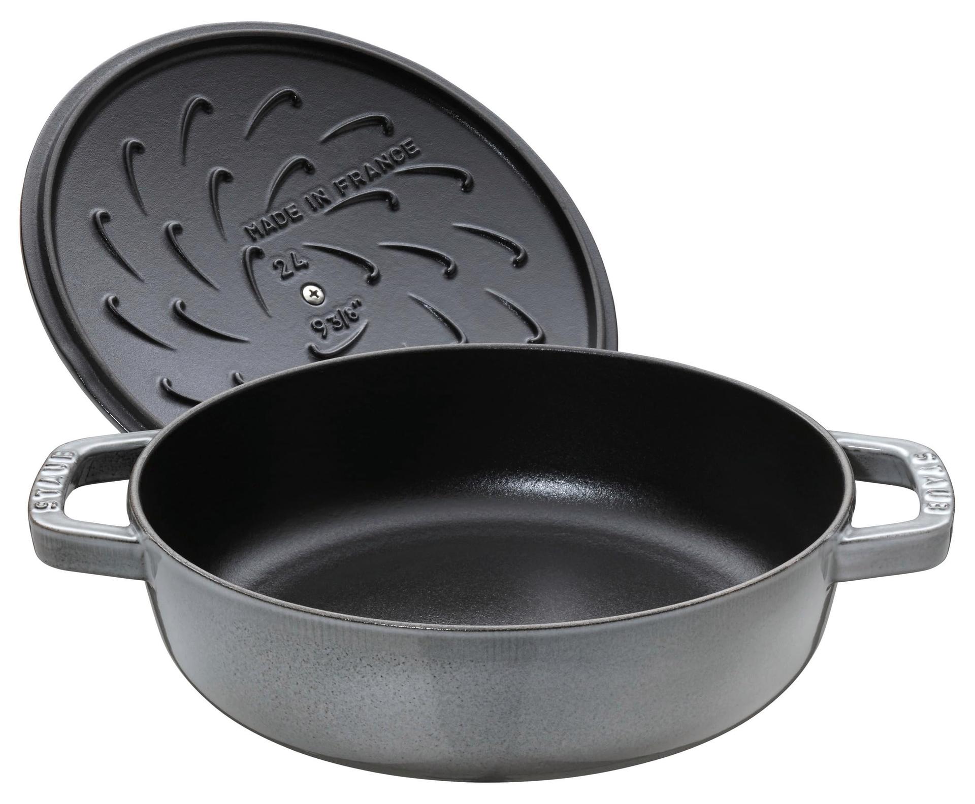 STAUB malmist hautamisnõu, Chistera tilgustruktuur kaanes optimaalseks niisutamiseks, Ümar 28 cm, 3,7 L, Sobib kõigile pliiditüüpidele, sealhulgas induktsioon & ahjule, Grafiit hall – pakend ja tarvikud