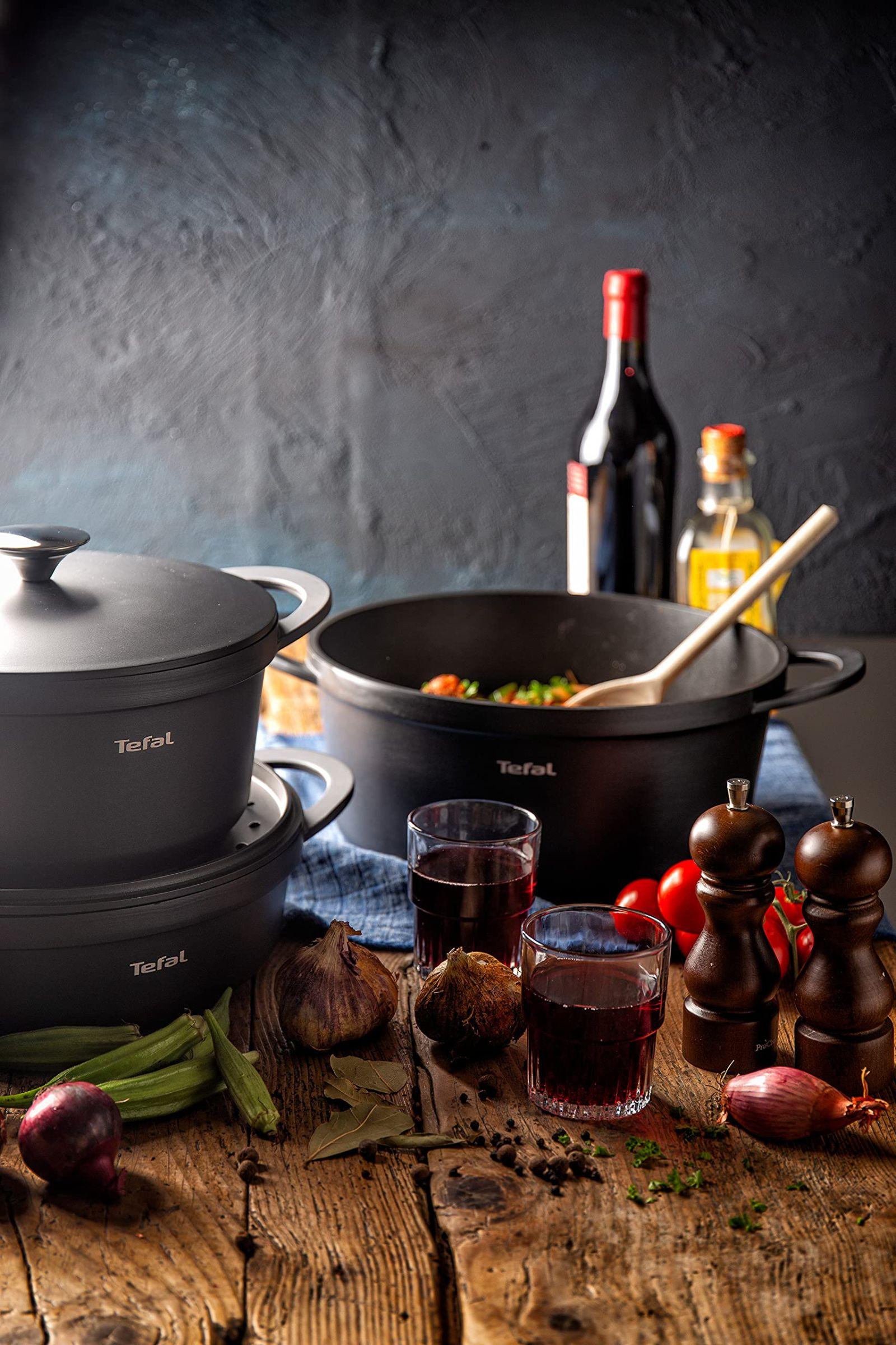 Tefal TRATTORIA E21853 hautamispott | Alumiiniumvalu | Valualumiiniumist kaas | Mittekleepuv kate | Suurepärane soojapidavus | Hautamisroogade jaoks | Silikoonist käepideme kaitsega | Praepott | Induktsioonisobiv | Must, 28 cm – kasutusnäide