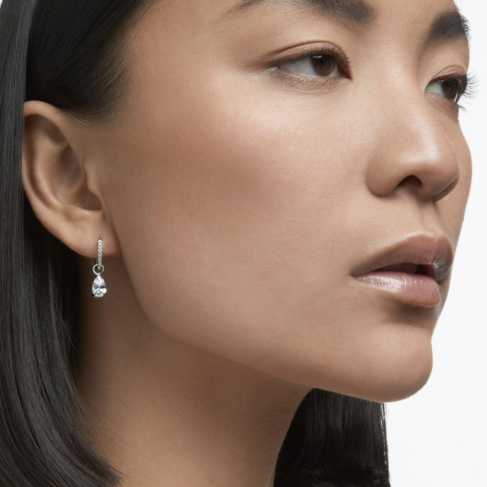 Swarovski Attract Drop kõrvarõngad, tilgakujuline lõige, valge, roodiumkattega – kasutusnäide