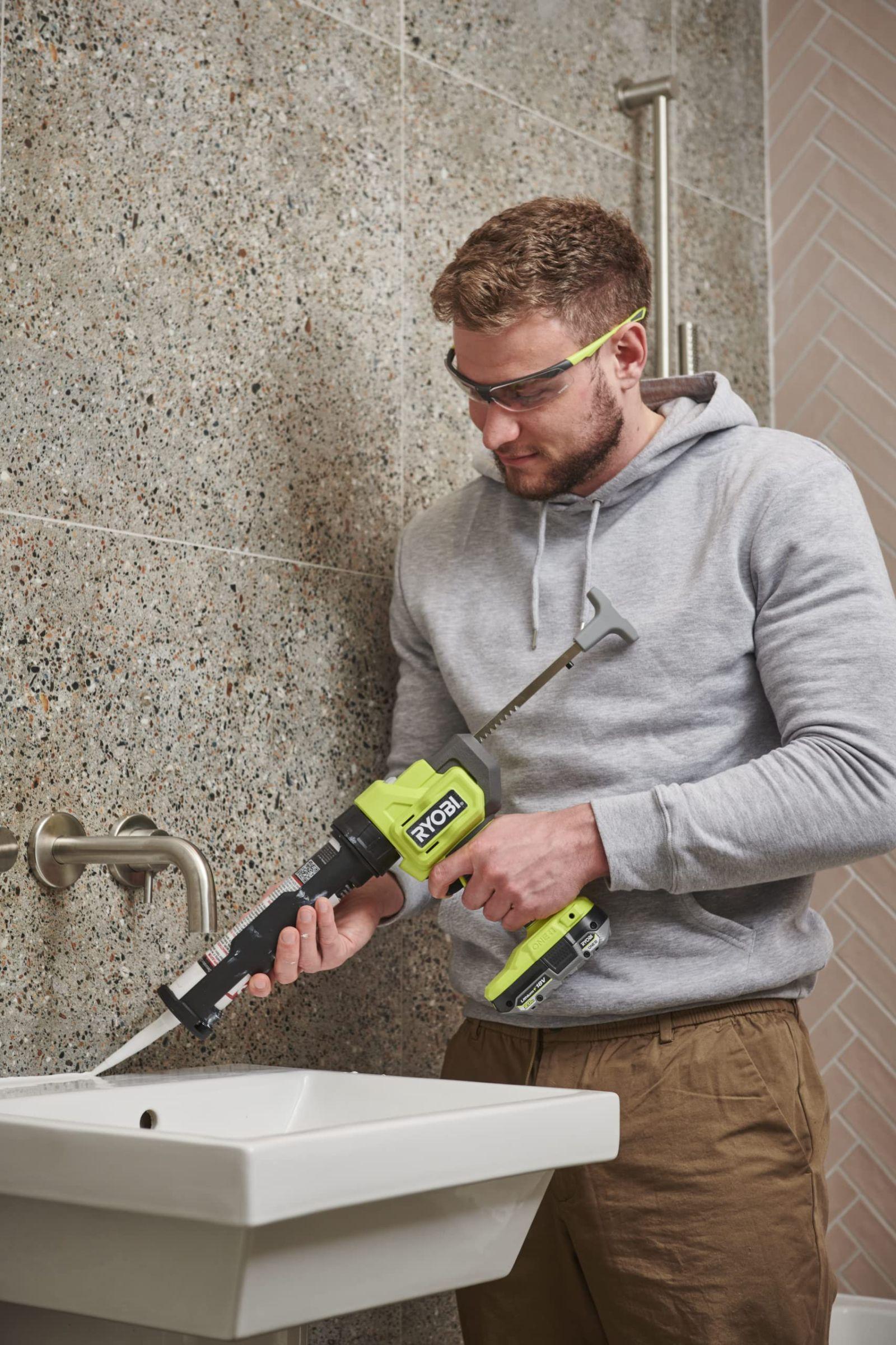 RYOBI 18V ONE+ akuga hermeetiku püstol RCG18-0 (6-astmeline reguleeritav kiirus, 225 kg survejõud, 310 ml padrunikogus, ilma aku ja laadijata) – pakend ja tarvikud