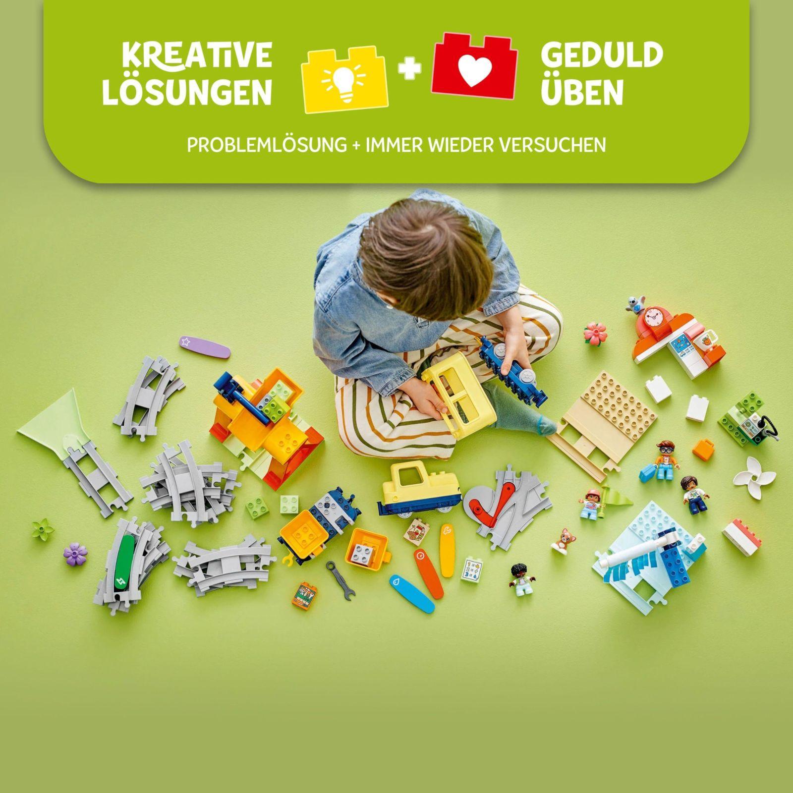 LEGO DUPLO Town Suur interaktiivne rong, ehitusmänguasi väikelastele alates 3. eluaastast, Push & Go vedur tulede ja helidega, rööbastee osad, õppevahend lastele 10428 – pakend ja tarvikud