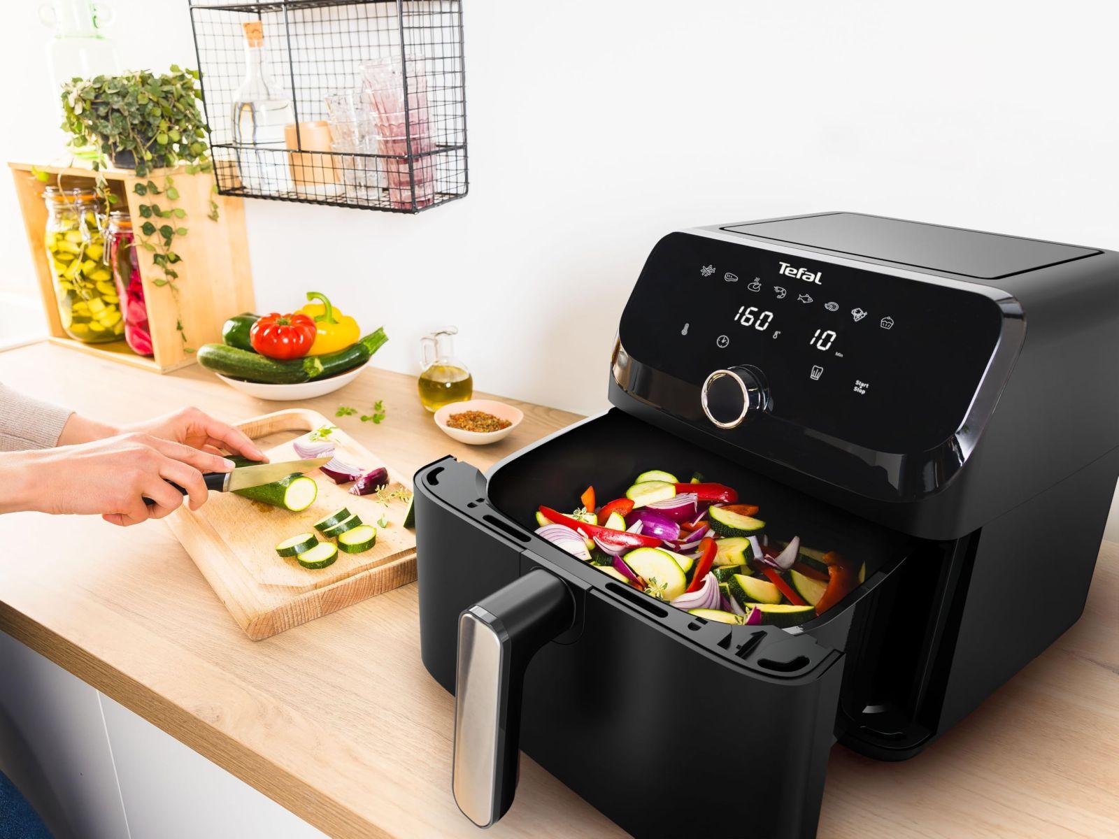 Tefal Easy Fry Mega kuumaõhufritüür, 7,5 liitrit, kuni 8 inimesele, 99% vähem rasva, 8 automaatset küpsetusprogrammi, digitaalne ekraan, nõudepesumasinas pestav, must, EY8558E0 – pilt 8