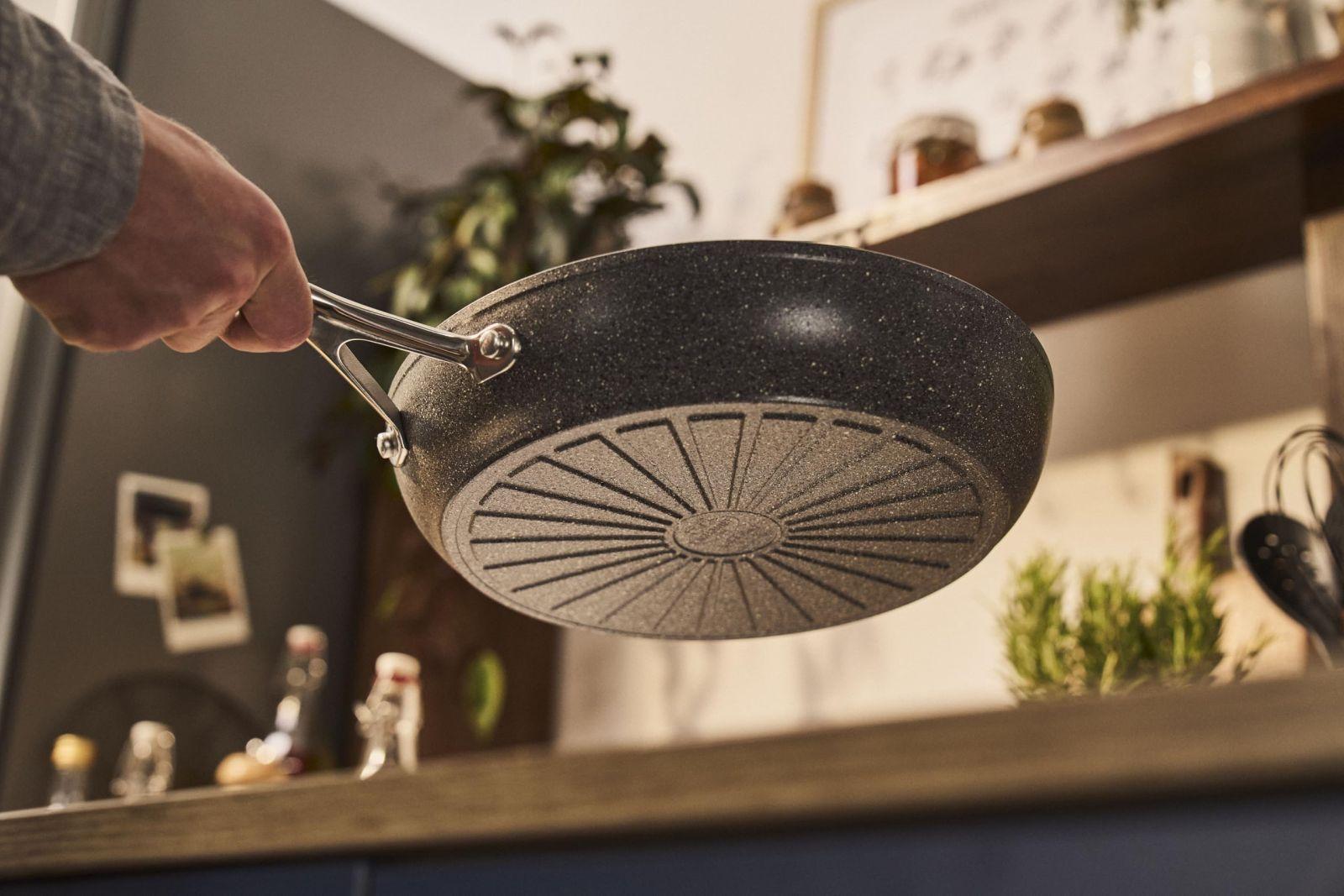BALLARINI Salina praepann, 28 cm, alumiinium, keraamiline mittekleepuv kate titaan-alusega, kriimustuskindel keraamiline pann kõigile pliiditüüpidele, sobib induktsioonile [Valmistatud Itaalias] – lisavaade