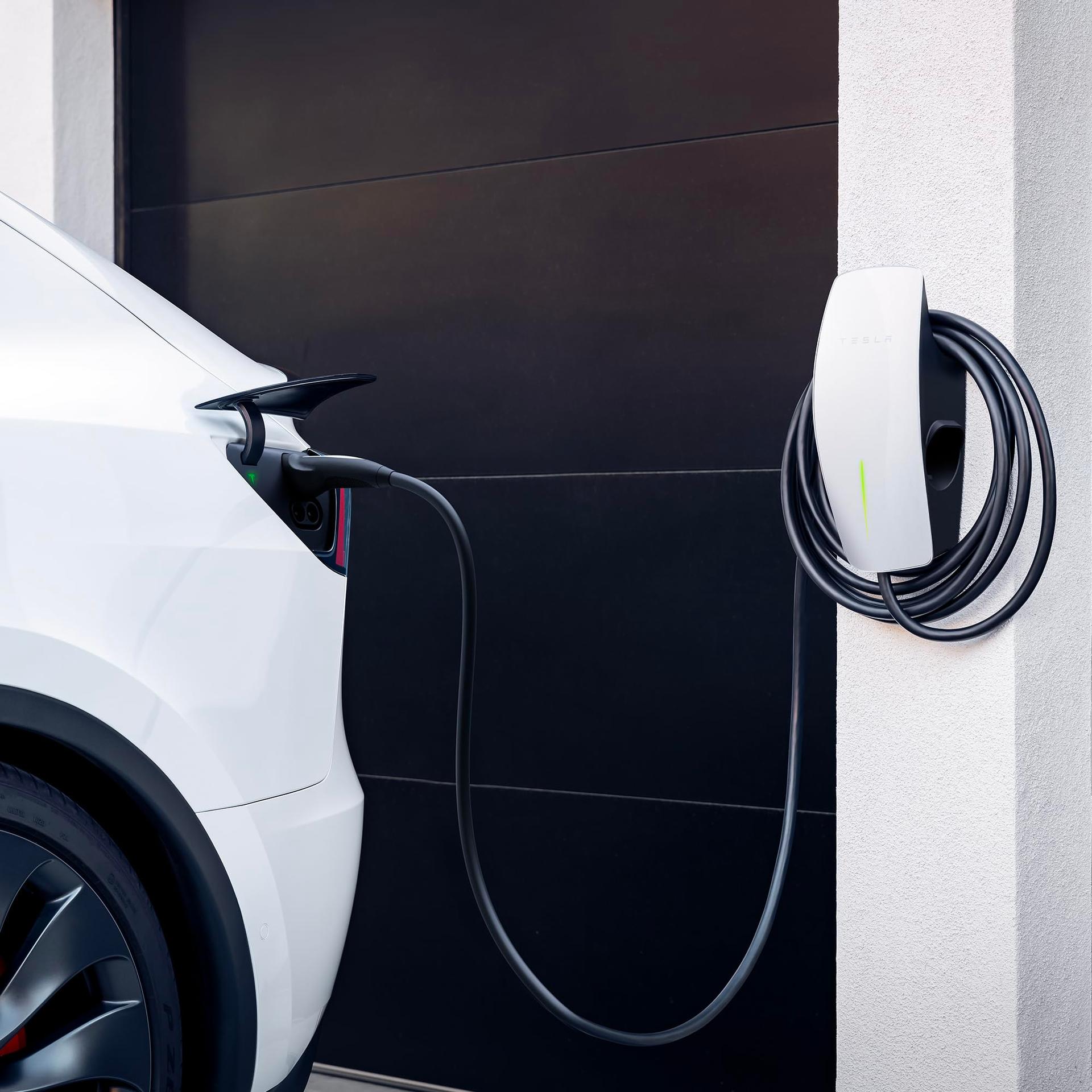 Tesla seinakinnitus | Type 2 | Ühildub kõigi elektriautodega | Ühe- ja kolmefaasiline | Kuni 22 kW | Kaabel kaasas – pakend ja tarvikud