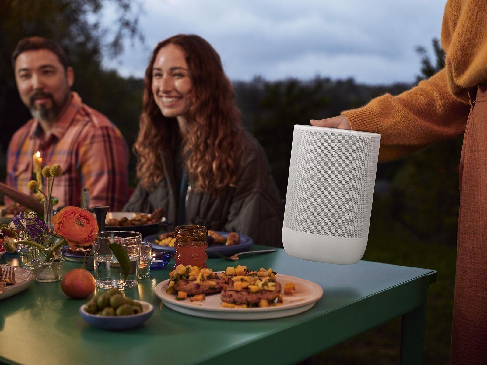 Sonos Move 2 | Kaasaskantav WiFi kõlar WiFi ja Bluetoothiga, ühilduv Amazon Alexaga, vähemalt 24 tundi aku kestvust ja juhtmevaba laadimisjaam – Valge – pilt 8