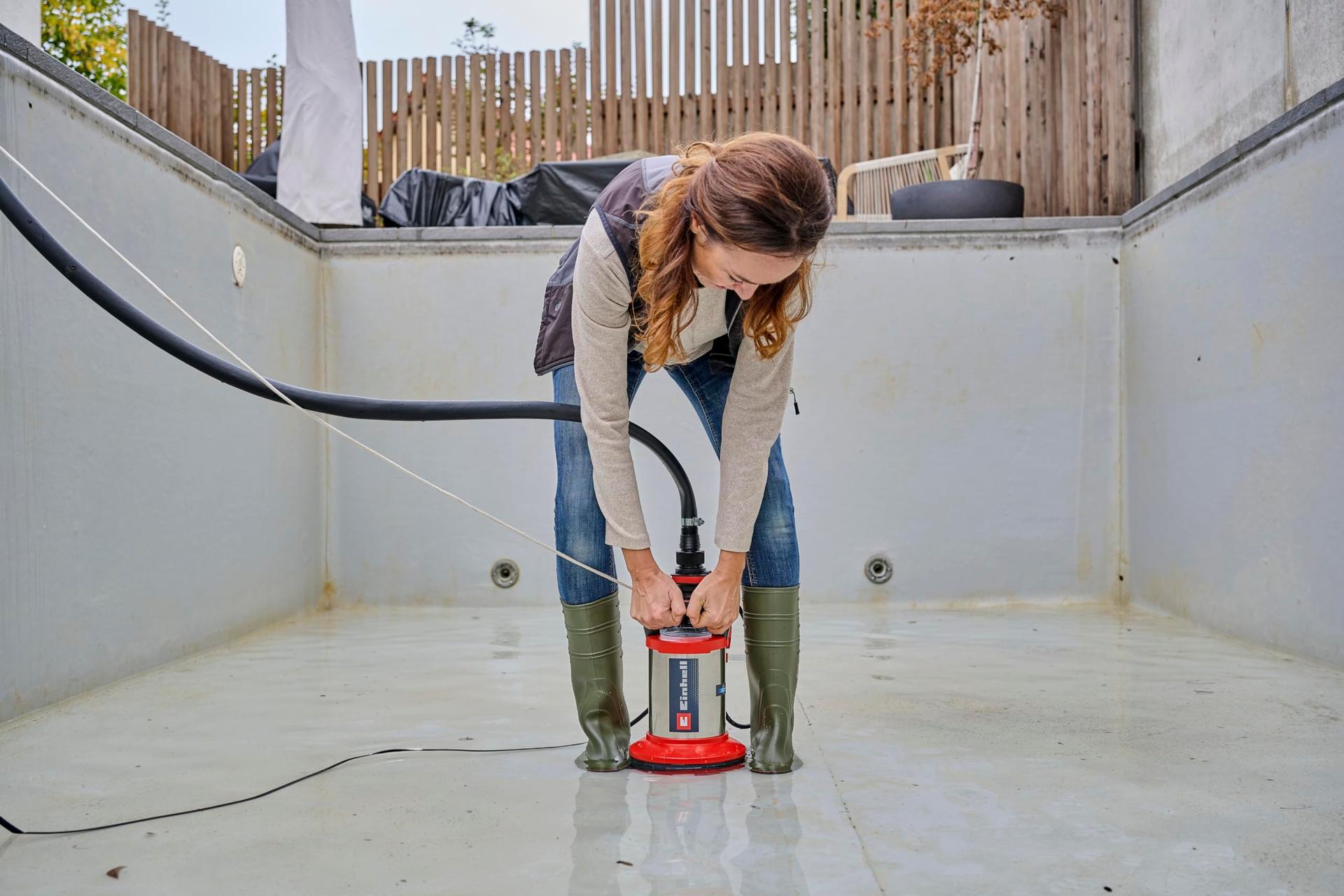 Einhell muda- ja puhta vee pump GE-DP 7535 N LL ECO 2-in-1 (750 W, kuni Ø 35 mm osakesed, maks. 18 500 L/h, Quick-Connector & universaaladapteriga) – pakend ja tarvikud