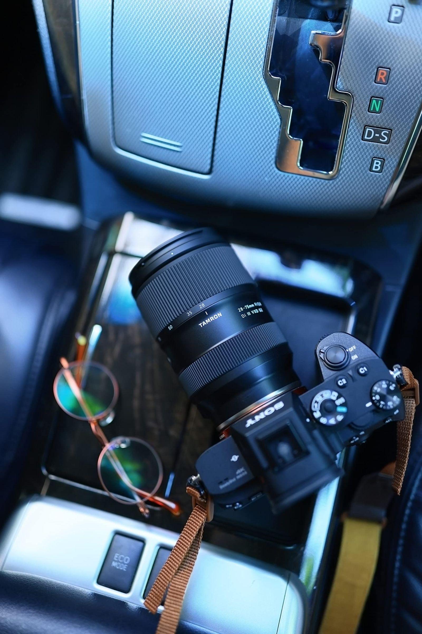 Tamron 28-75 mm F/2,8 Di III VXD G2 objektiiv Sony E-Mountile, must – pakend ja tarvikud