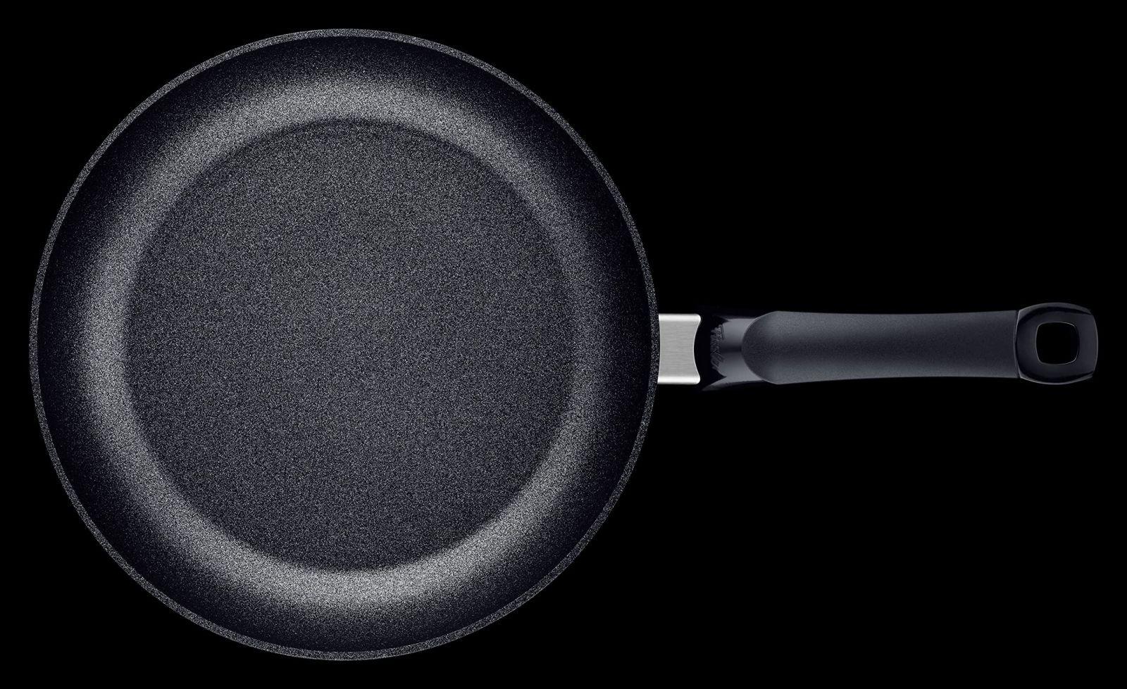 Fissler Adamant Classic kriimustuskindel alumiiniumist praepann (Ø 28 cm), mittenakkuv pann – induktsioon, must – pakend ja tarvikud