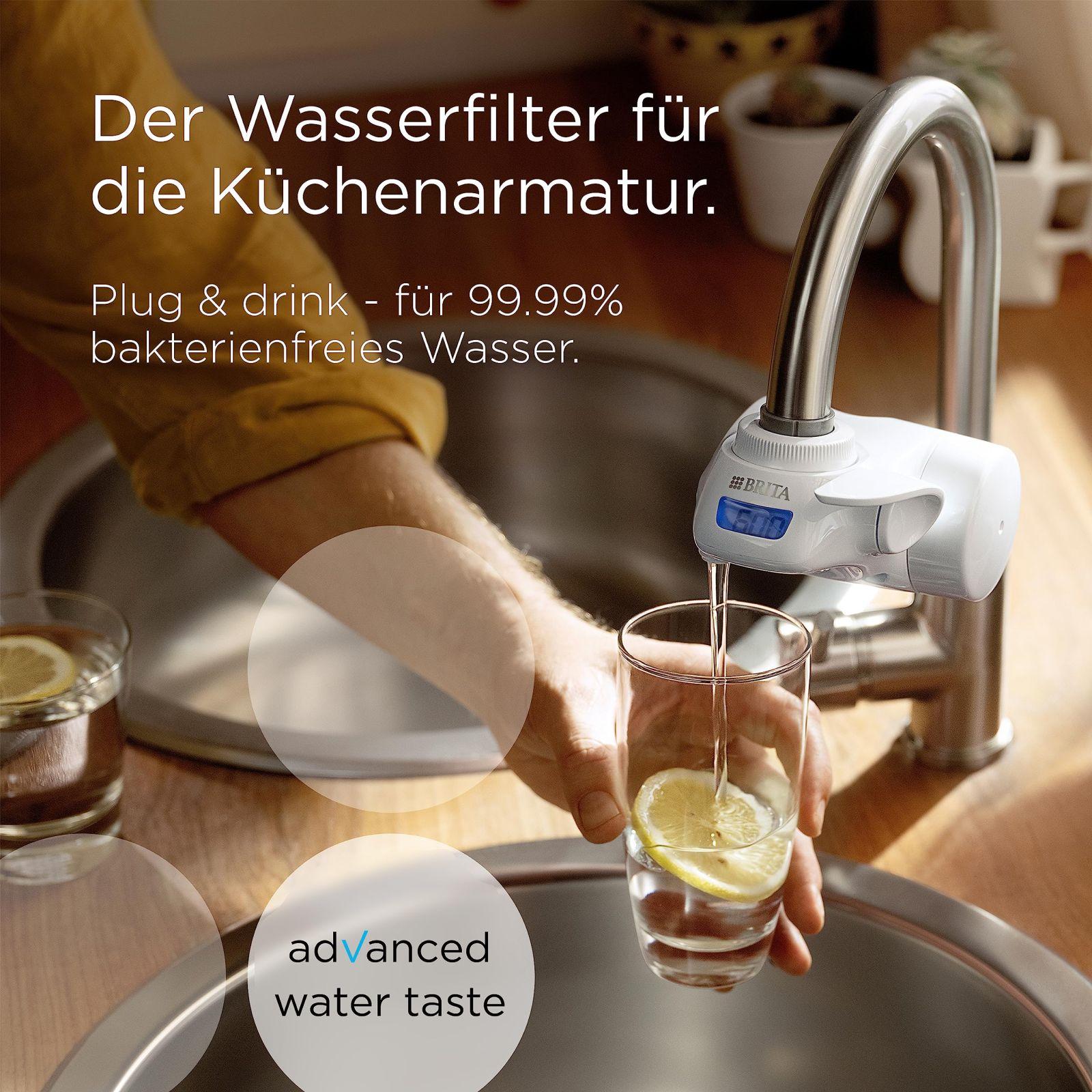 BRITA kraaniveefilter ON TAP Pro V-MF koos 1 filtrikassetiga (600l) – eemaldab 99,99% baktereid, kloori, mikroplasti ja raskmetalle / digitaalne LCD-ekraan näitab järelejäänud mahtu – kasutusnäide