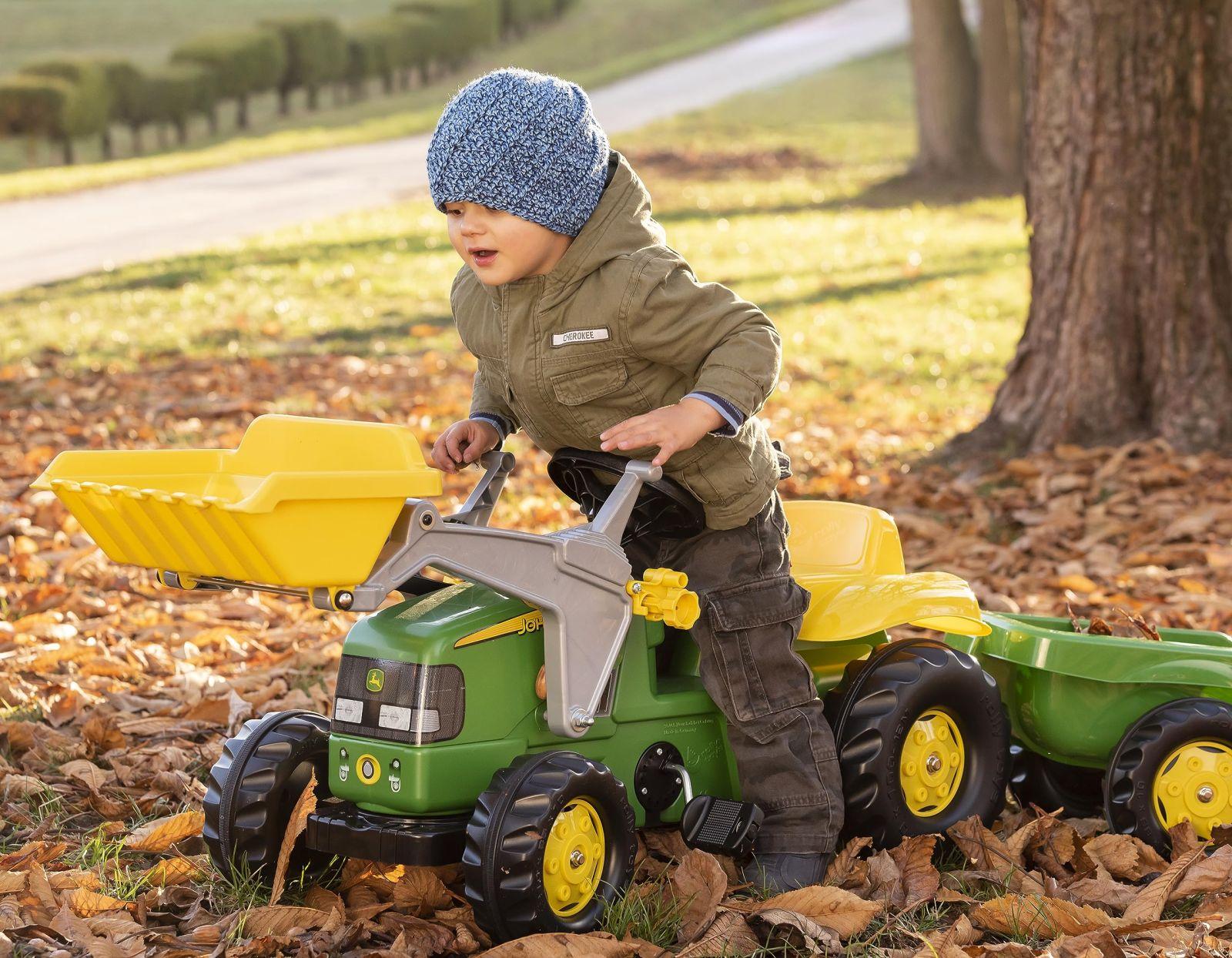 Rolly Toys rollyKid John Deere esilaaduriga (koos haagisega, pöördteljega roolimine, vanusele 2,5 – 5 aastat, traktor + lisatarvikud, tagahaakeseade, laste sõiduk), roheline – kasutusnäide
