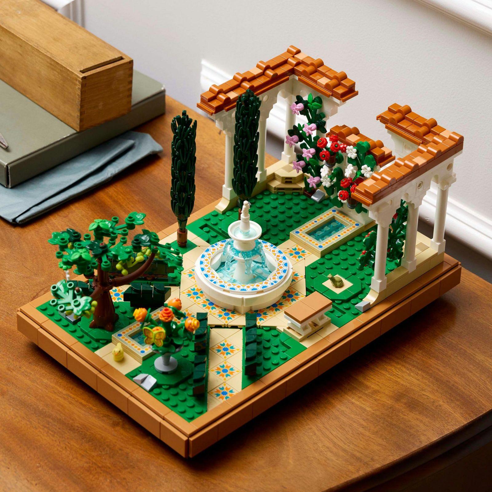 LEGO Icons Purskkaevuaed – Miniatuurne ehituskomplekt täiskasvanutele, lehtlate, küpresside, puude, viinapuude ja lilledega – Loominguline kingiidee sünnipäevaks, soolaleivaks naistele ja meestele – 10359 – lisavaade