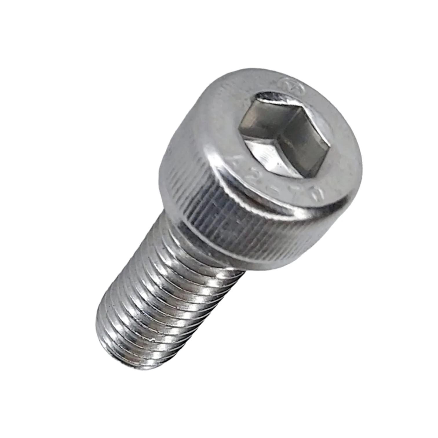 Generic Mittelklemme 35mm Silber Set katusekinnitus – detailne lähivaade