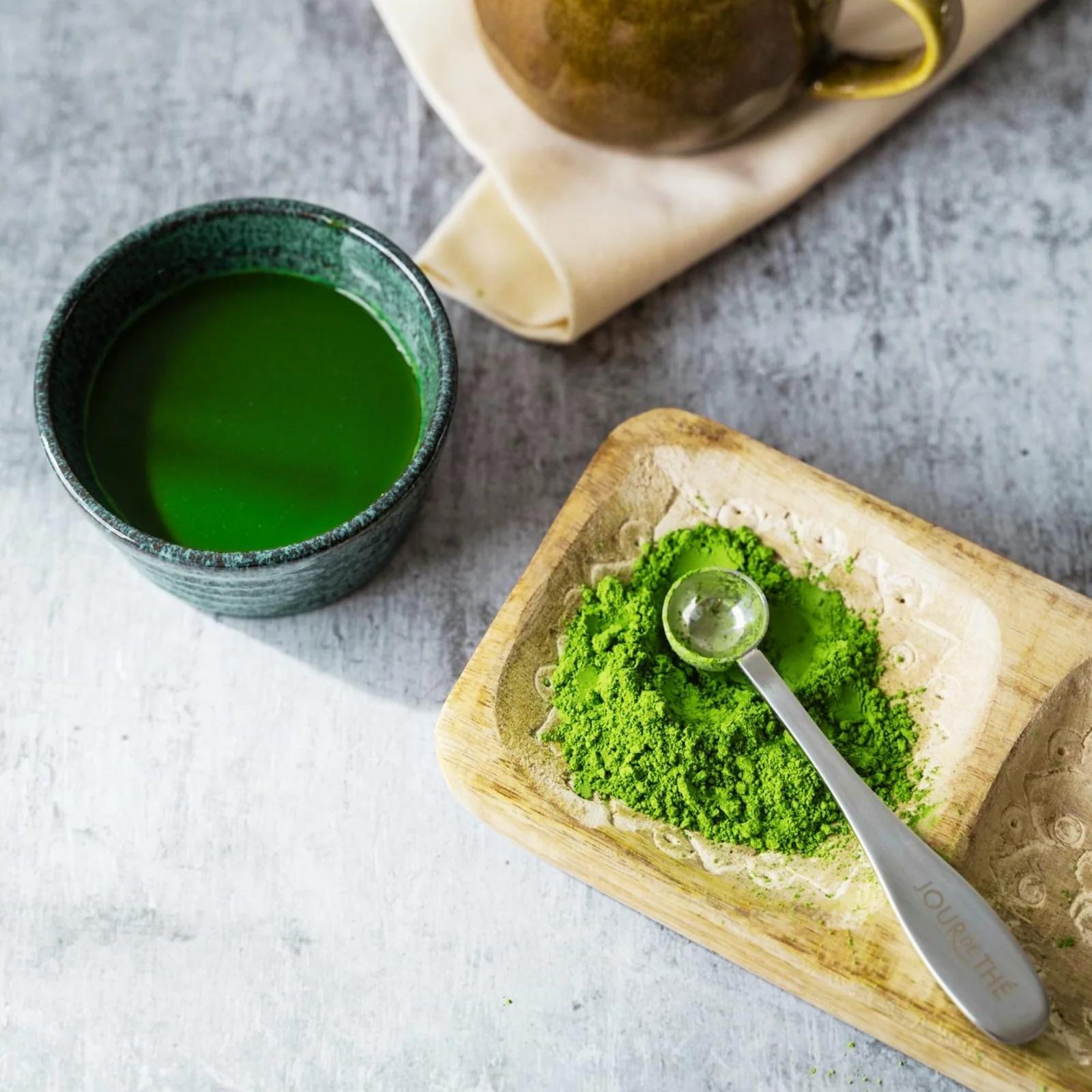 JOUR DE THÉ roostevaba matcha-lusikas — täpne 1 g doseerija – kasutusnäide