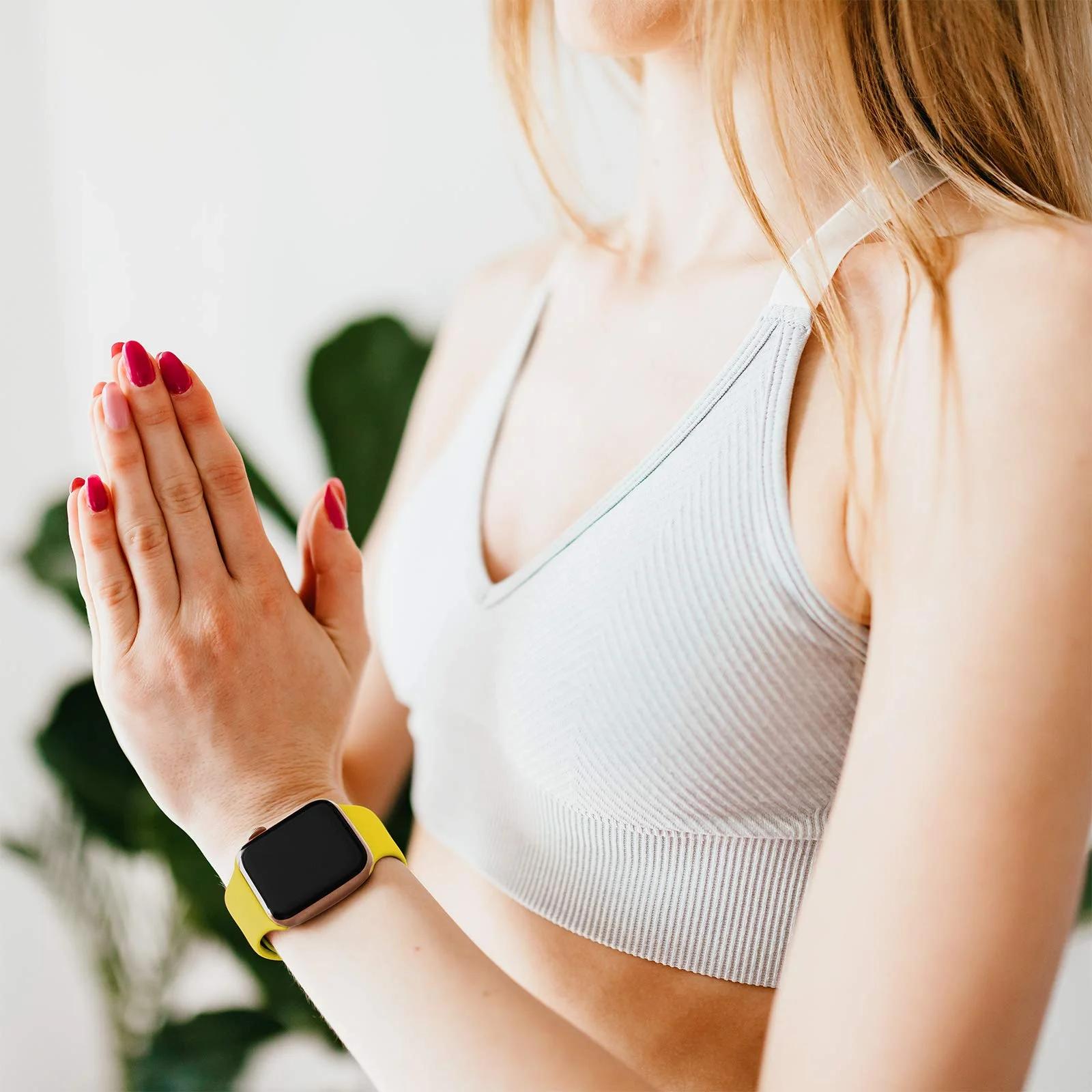 CeMiKa pehme silikoonkäepael Apple Watchile – kollane stiil – pakend ja tarvikud
