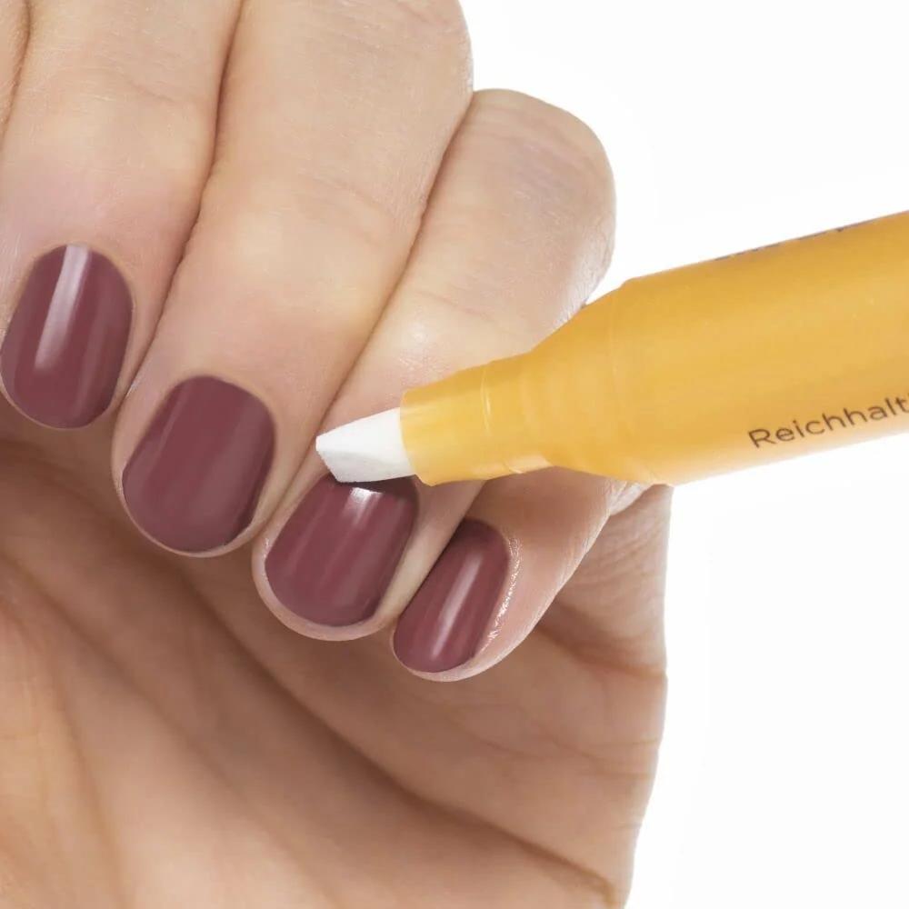 Artdeco niisutav ja tugevdav küünehooldus-stick 4,5 ml – kasutusnäide