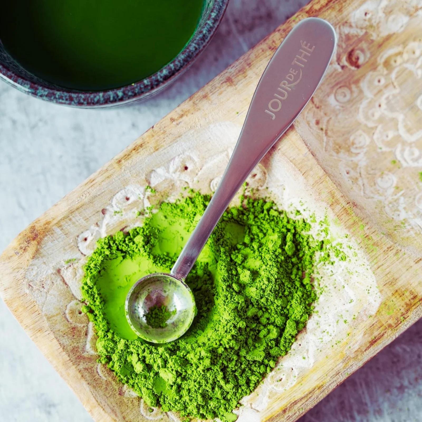 JOUR DE THÉ roostevaba matcha-lusikas — täpne 1 g doseerija – pakend ja tarvikud